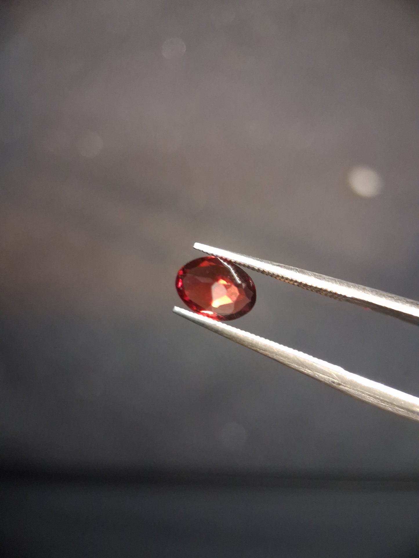 Natural Garnet - Rhodolite - 0.790 ct - oval - unheated- red - Natural Gems Belgium