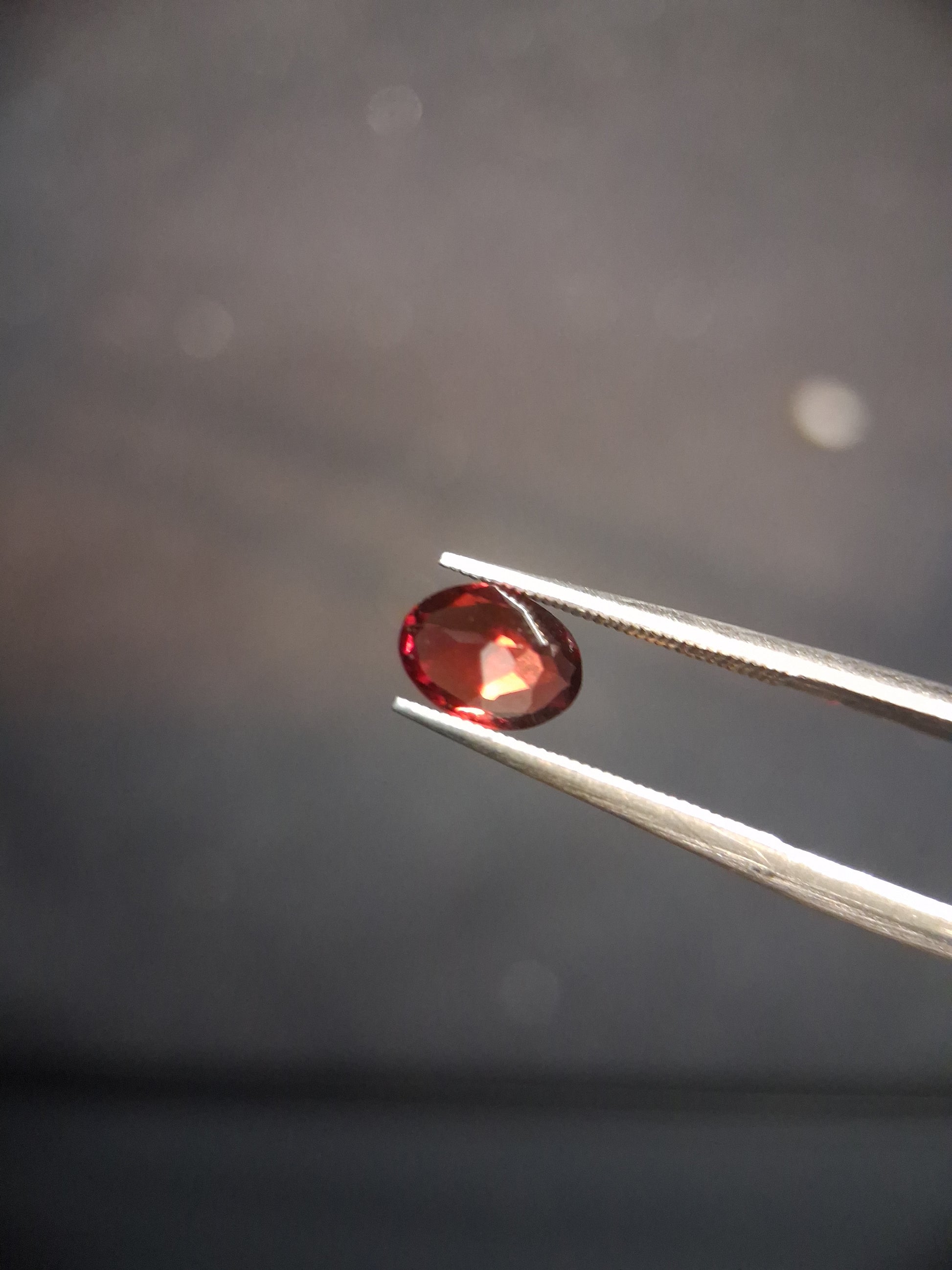 Natural Garnet - Rhodolite - 0.790 ct - oval - unheated- red - Natural Gems Belgium