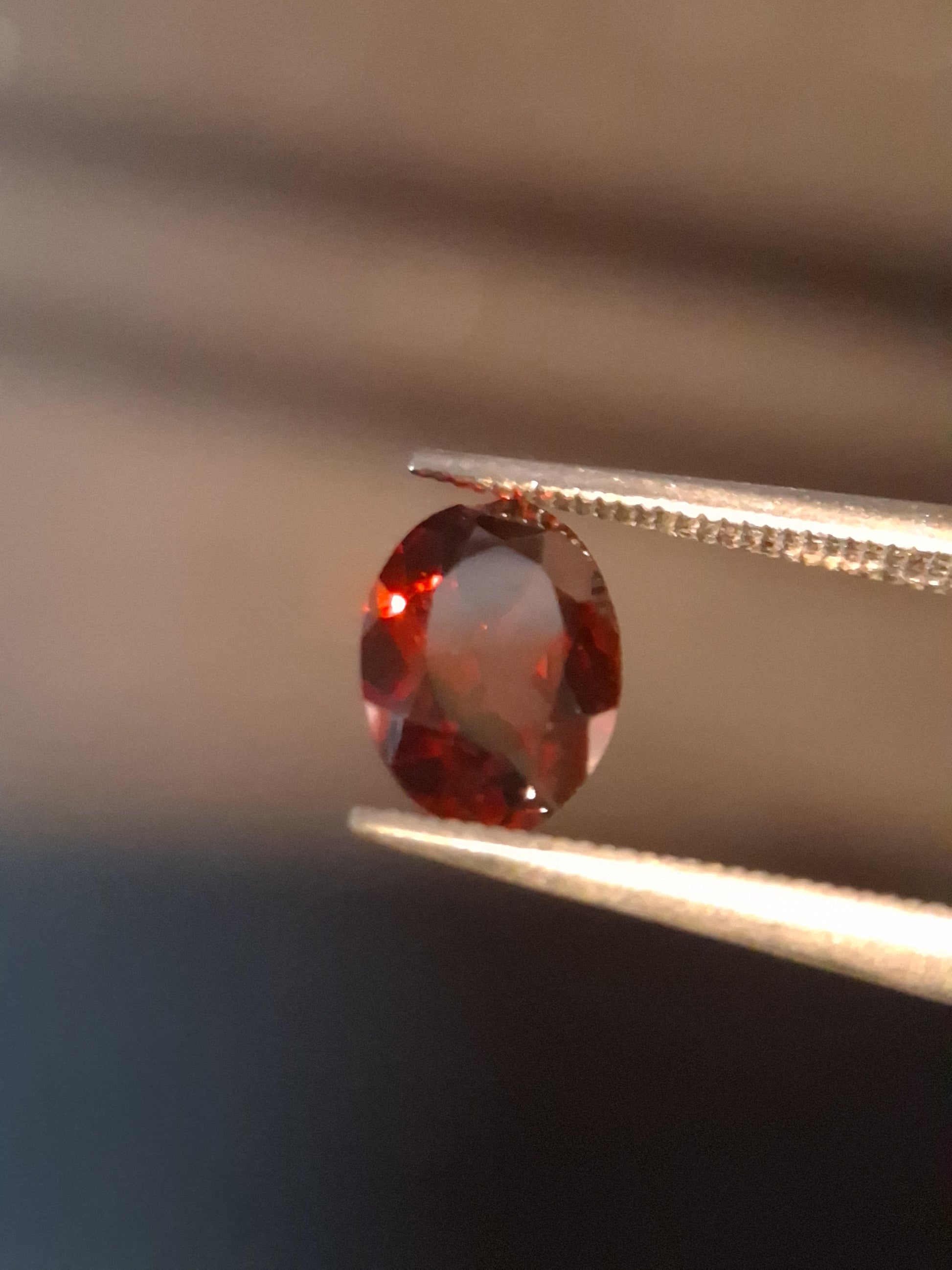Natural Garnet - Rhodolite - 0.680 ct - oval - unheated- red - Natural Gems Belgium