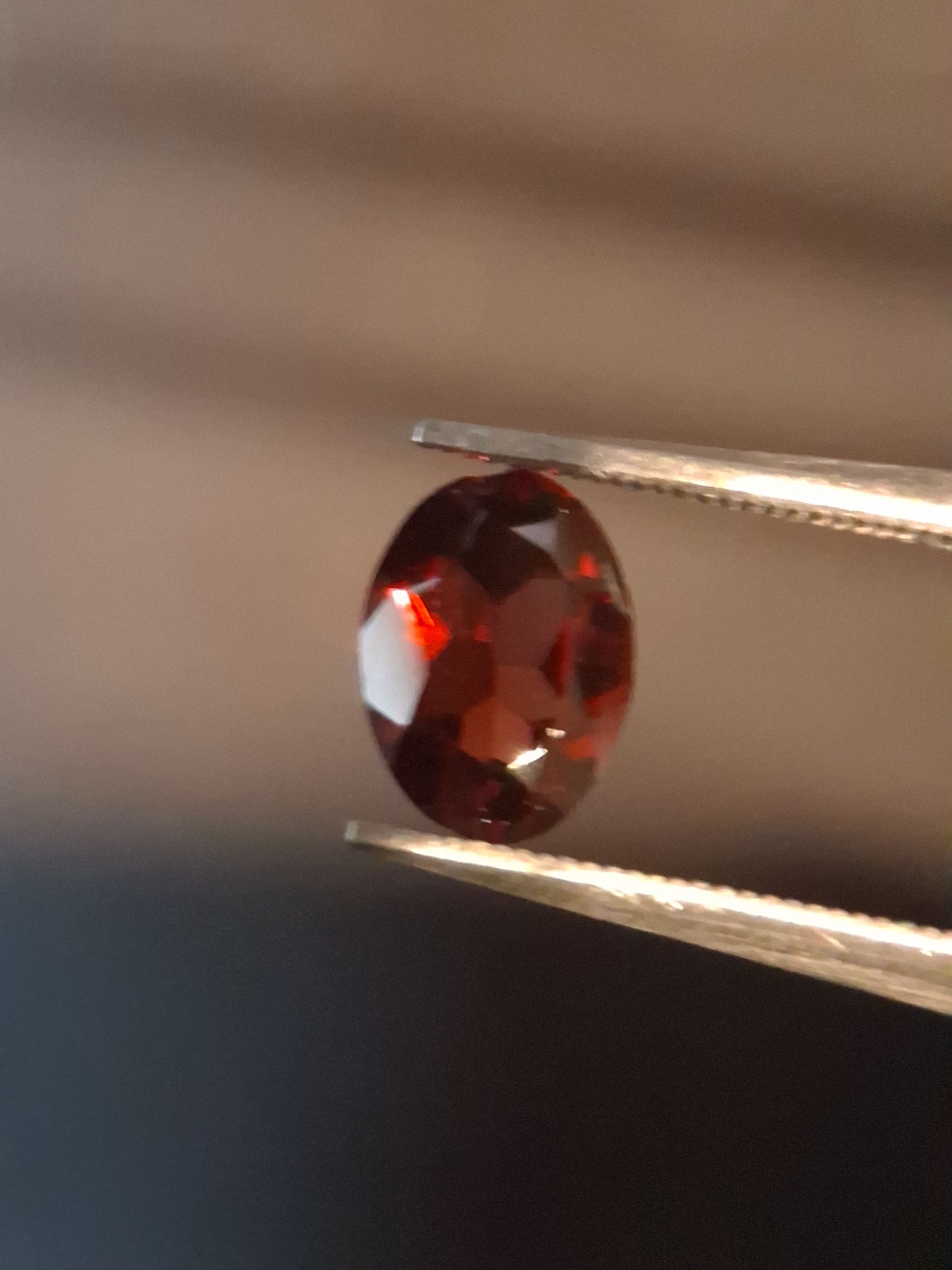 Natural Garnet - Rhodolite - 0.680 ct - oval - unheated- red - Natural Gems Belgium