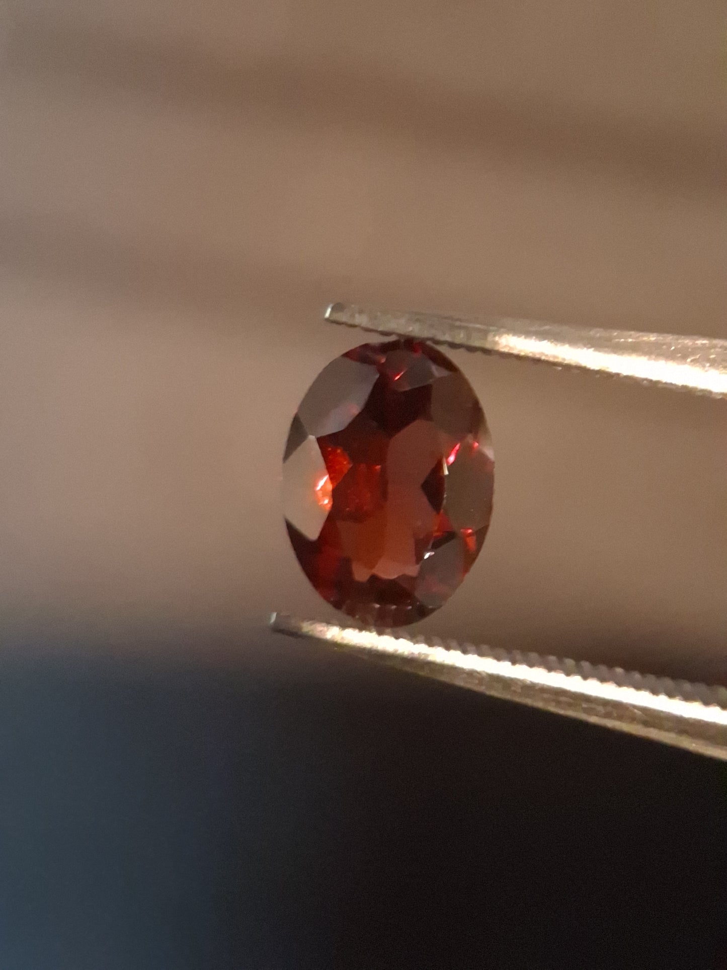 Natural Garnet - Rhodolite - 0.680 ct - oval - unheated- red - Natural Gems Belgium