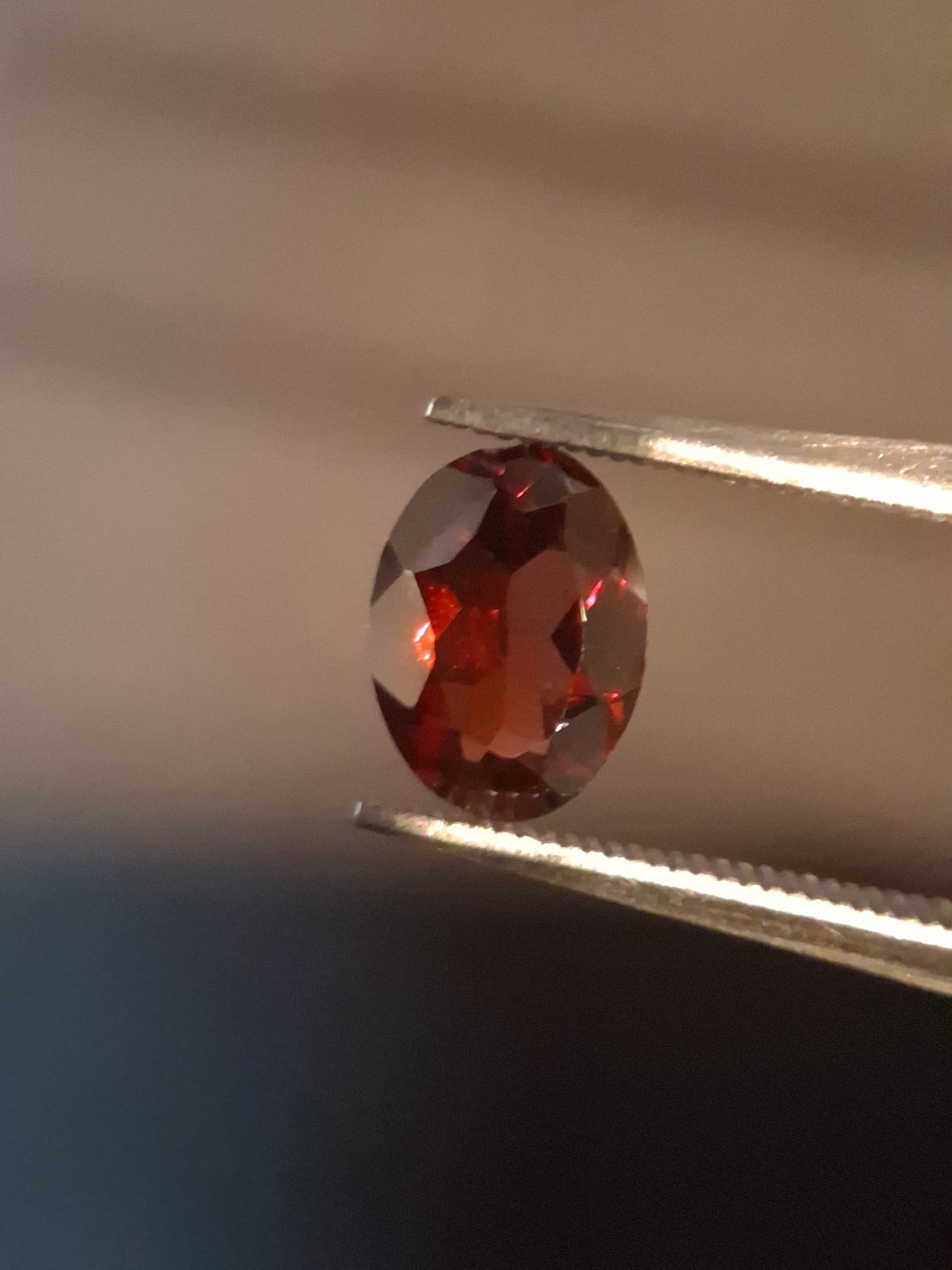 Natural Garnet - Rhodolite - 0.680 ct - oval - unheated- red - Natural Gems Belgium