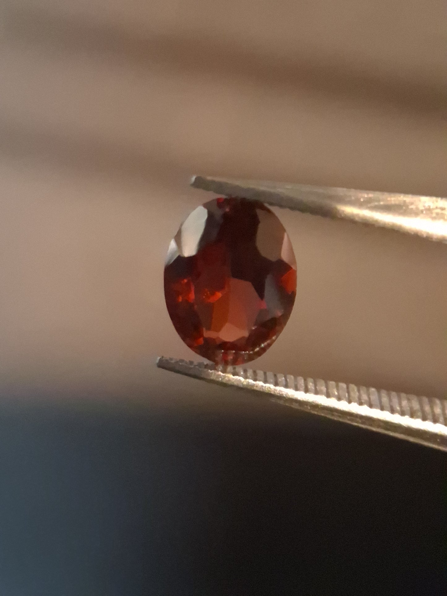 Natural Garnet - Rhodolite - 0.680 ct - oval - unheated- red - Natural Gems Belgium