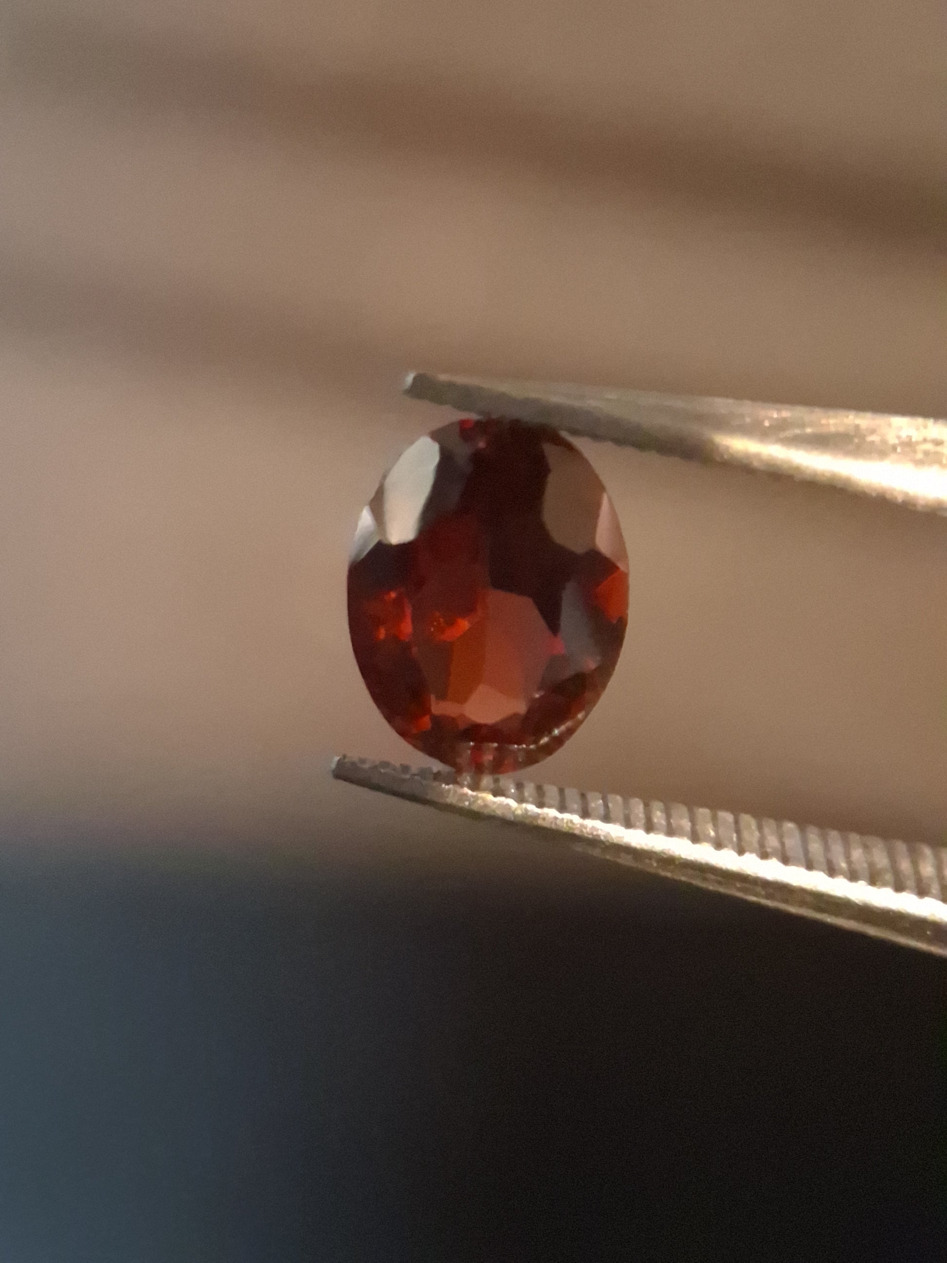 Natural Garnet - Rhodolite - 0.680 ct - oval - unheated- red - Natural Gems Belgium