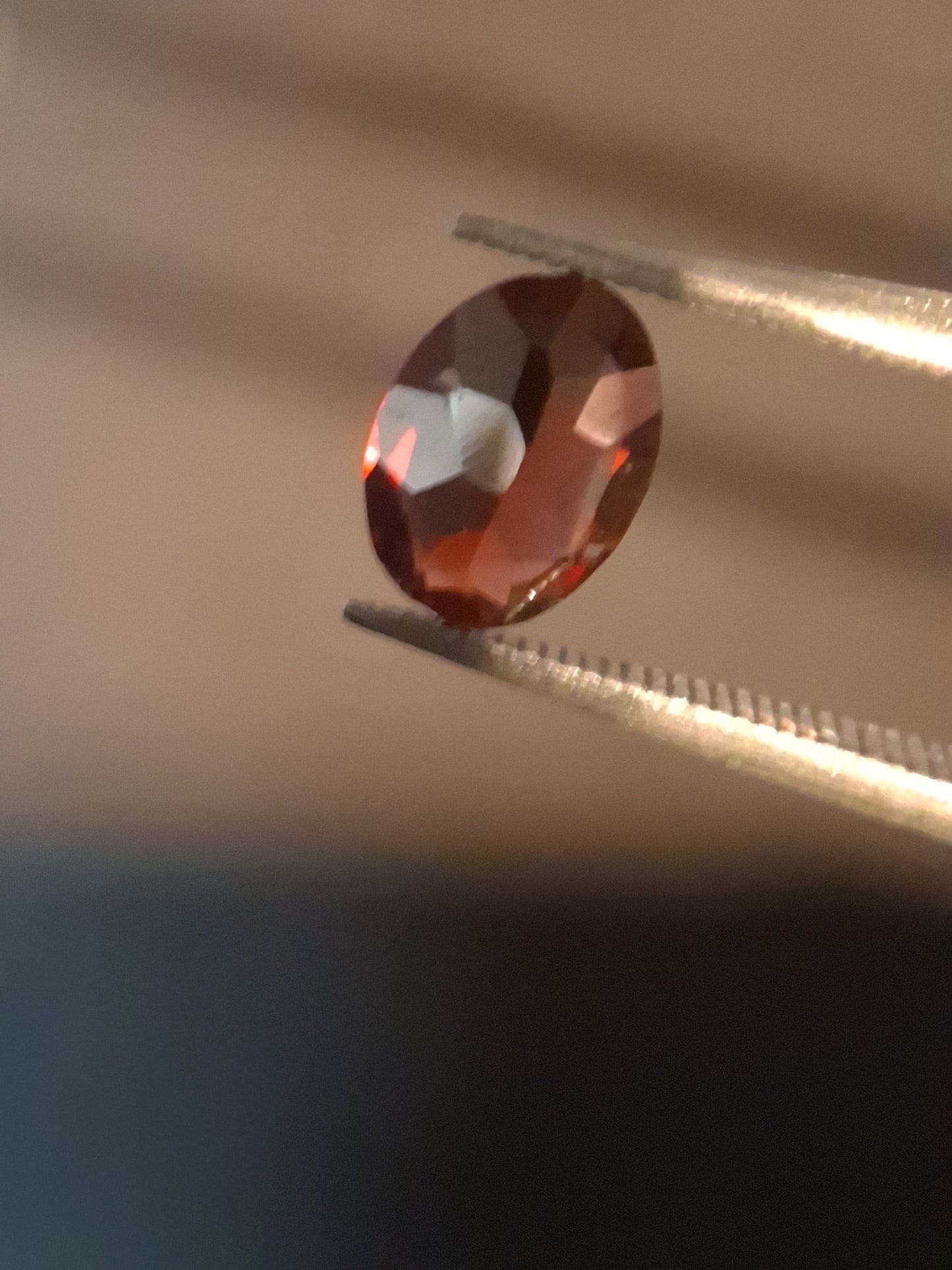 Natural Garnet - Rhodolite - 0.680 ct - oval - unheated- red - Natural Gems Belgium