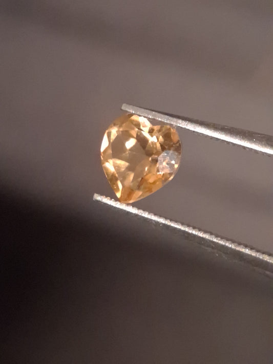 Natural Citrine - 0.735 ct - heart - yellow- high grade - Natural Gems Belgium