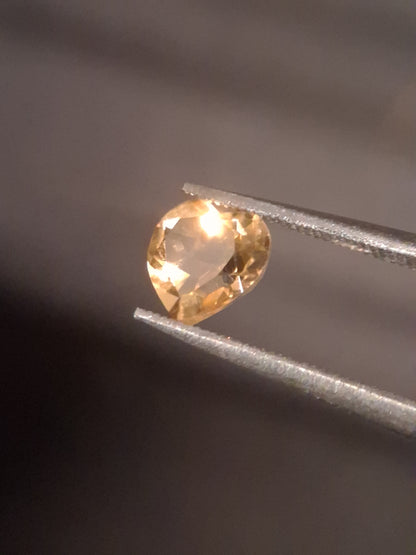 Natural Citrine - 0.735 ct - heart - yellow- high grade - Natural Gems Belgium