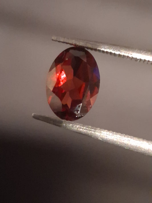 Natural Garnet - Rhodolite - 0.785 ct - oval - unheated- red - Natural Gems Belgium