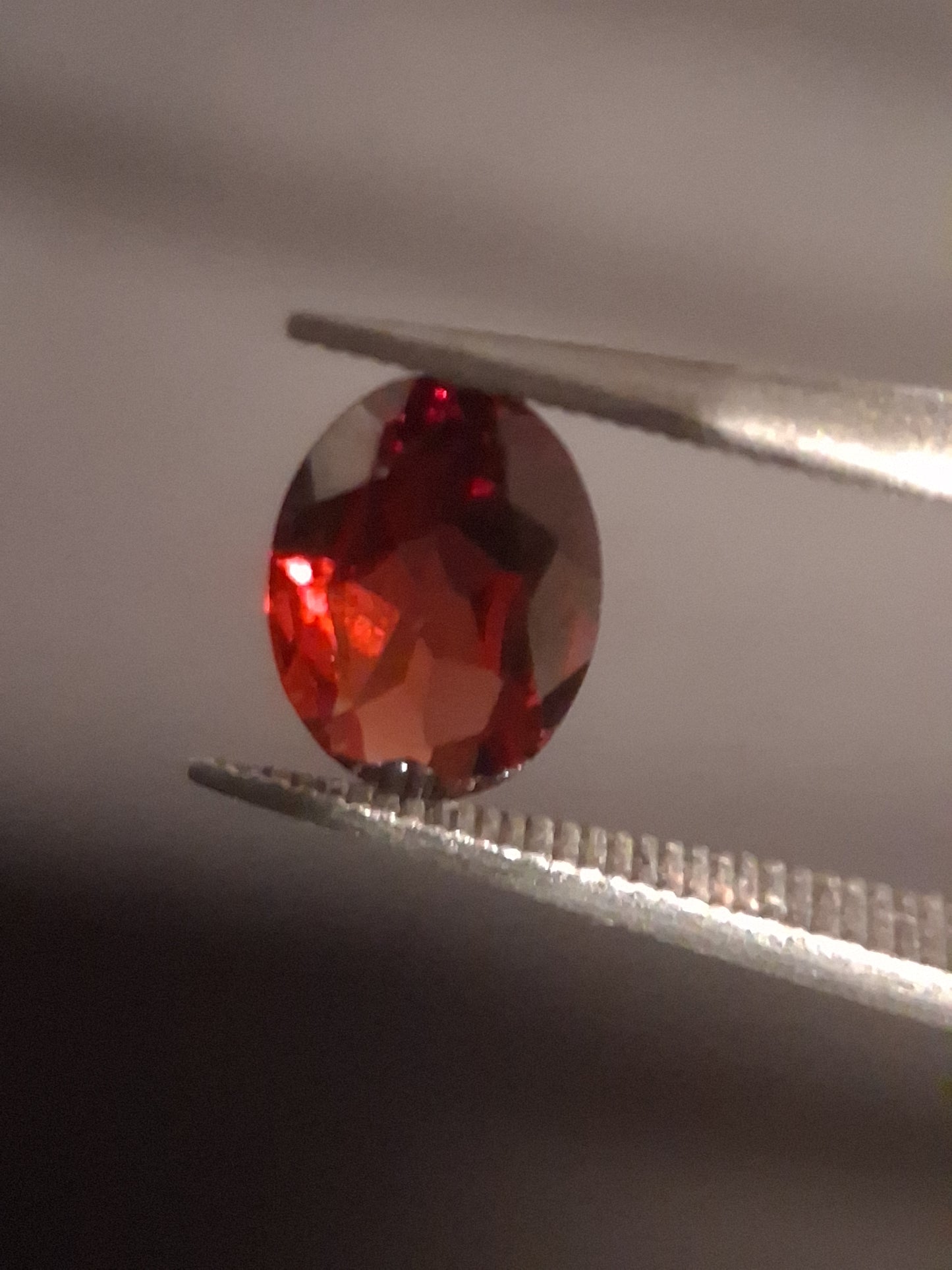 Natural Garnet - Rhodolite - 0.785 ct - oval - unheated- red - Natural Gems Belgium