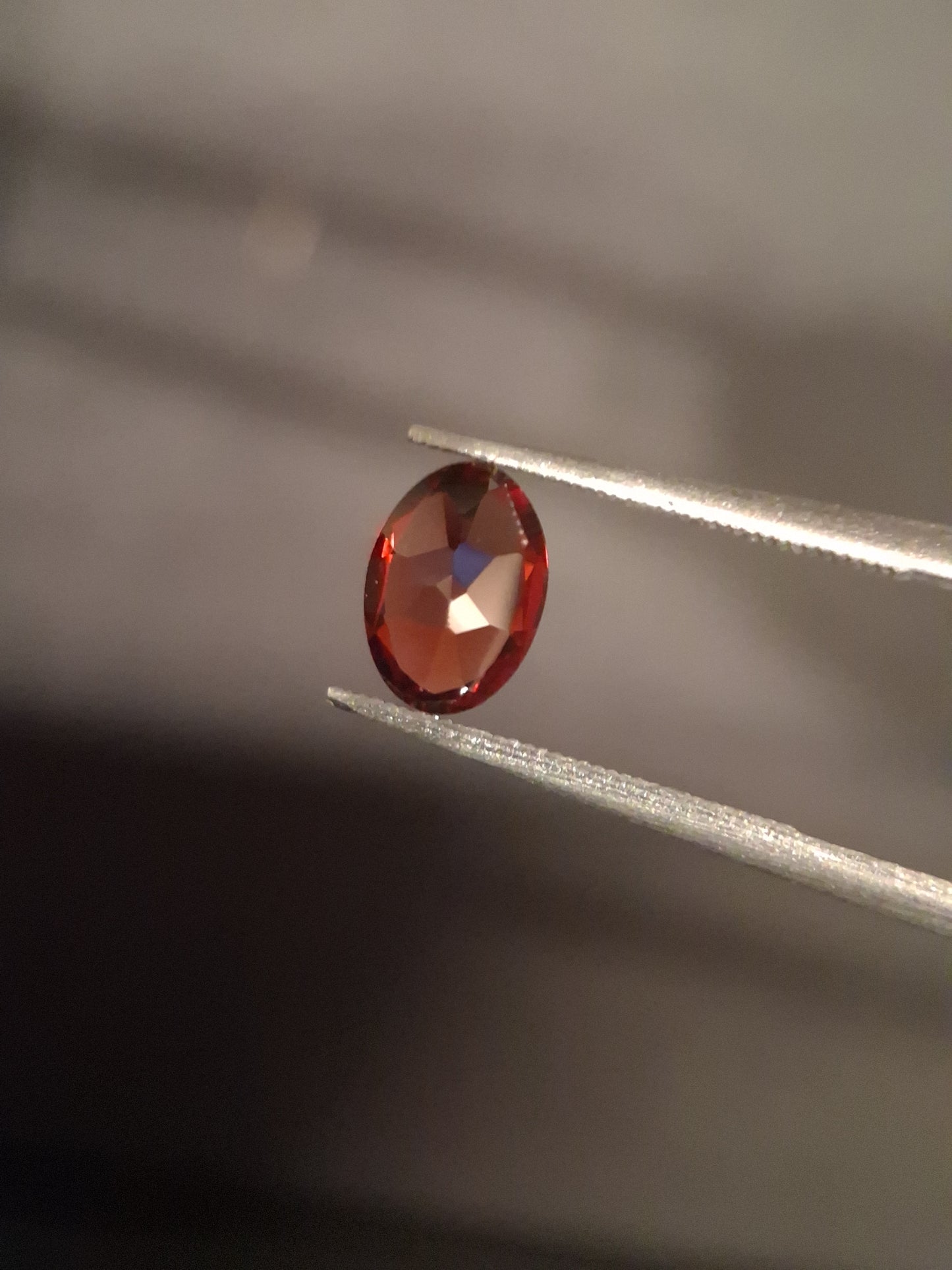 Natural Garnet - Rhodolite - 0.870 ct - oval - unheated- red - Natural Gems Belgium