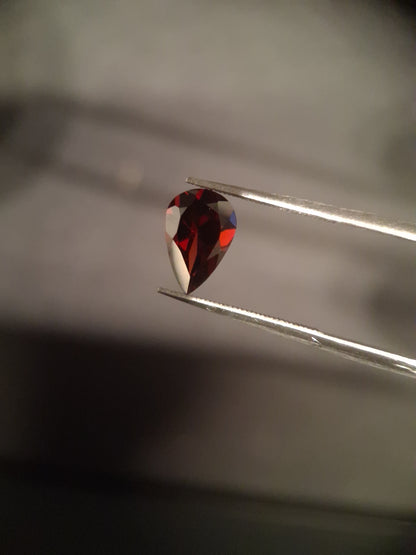 Natural Garnet - Rhodolite - 1.460 ct - pear - unheated- red - Natural Gems Belgium
