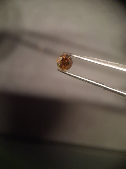 Natural sphene - 0.420 ct - round - unheated - high fire - Natural Gems Belgium