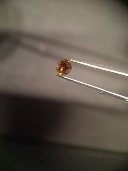 Natural sphene - 0.420 ct - round - unheated - high fire - Natural Gems Belgium