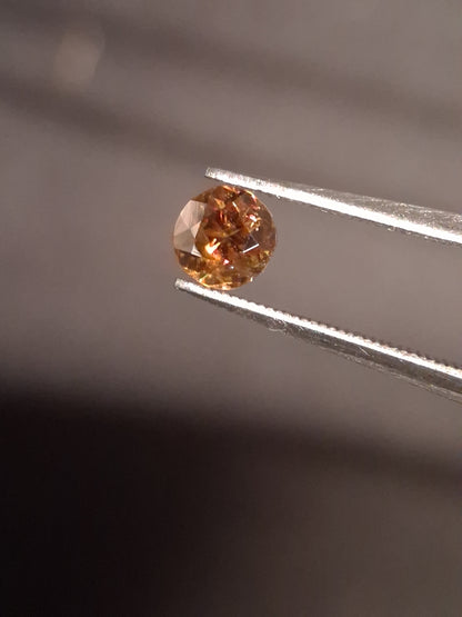 Natural sphene - 0.420 ct - round - unheated - high fire - Natural Gems Belgium