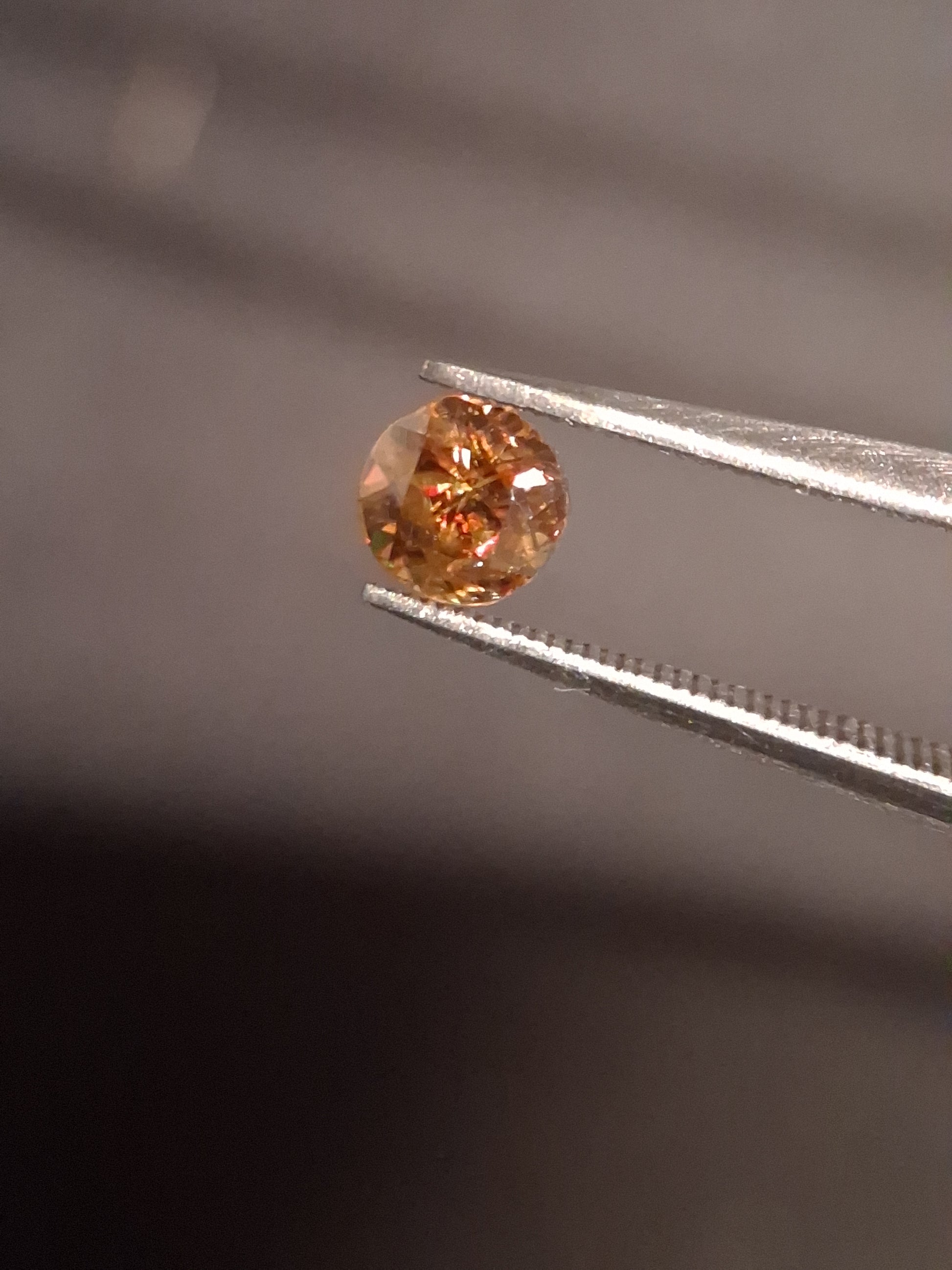 Natural sphene - 0.420 ct - round - unheated - high fire - Natural Gems Belgium