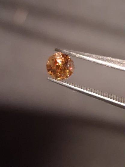 Natural sphene - 0.420 ct - round - unheated - high fire - Natural Gems Belgium