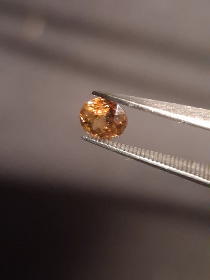 Natural sphene - 0.420 ct - round - unheated - high fire - Natural Gems Belgium