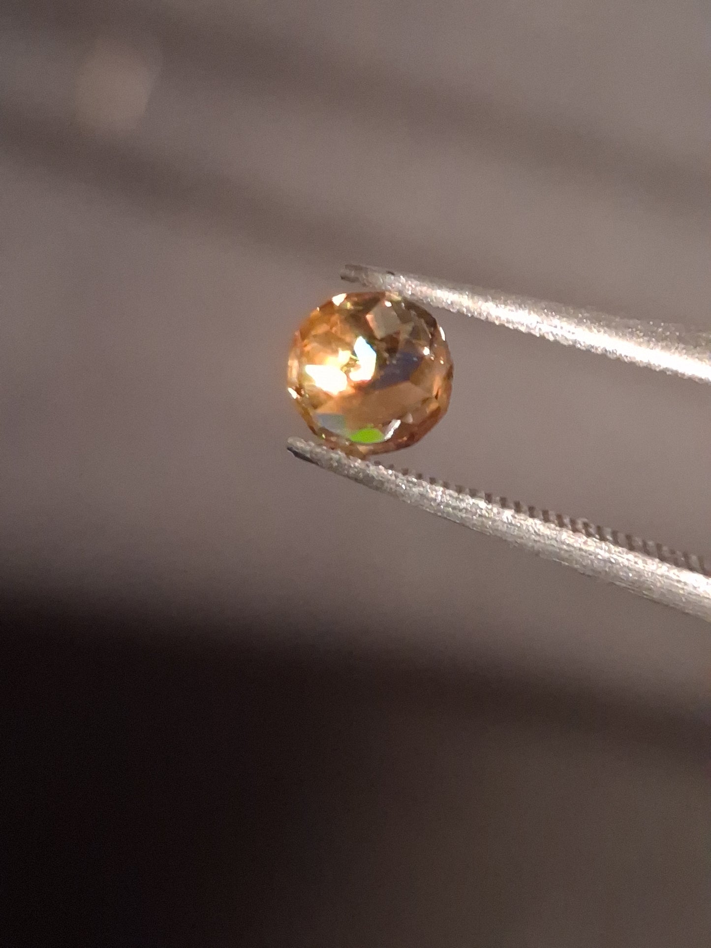 Natural sphene - 0.420 ct - round - unheated - high fire - Natural Gems Belgium