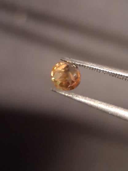 Natural sphene - 0.420 ct - round - unheated - high fire - Natural Gems Belgium