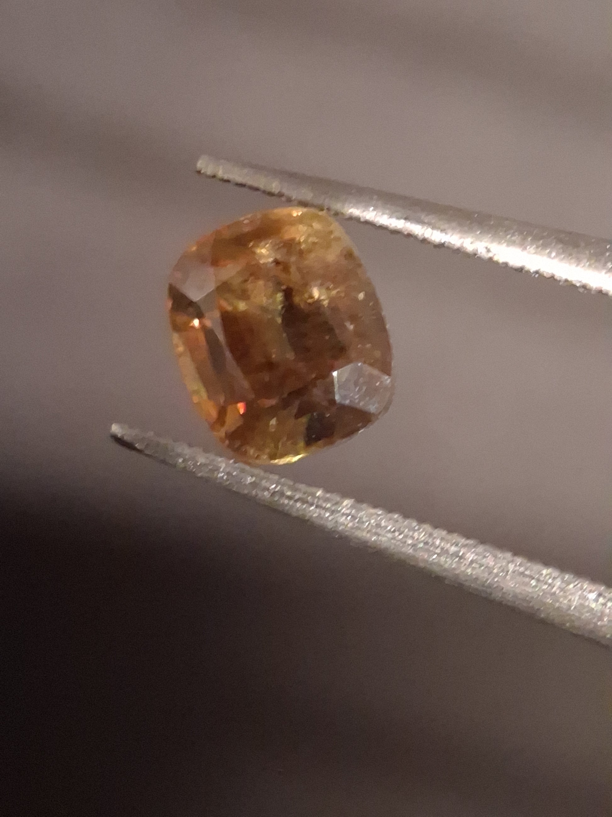 Natural sphene - 1.010 ct - cushion - unheated- greenish brownish yellow - Natural Gems Belgium