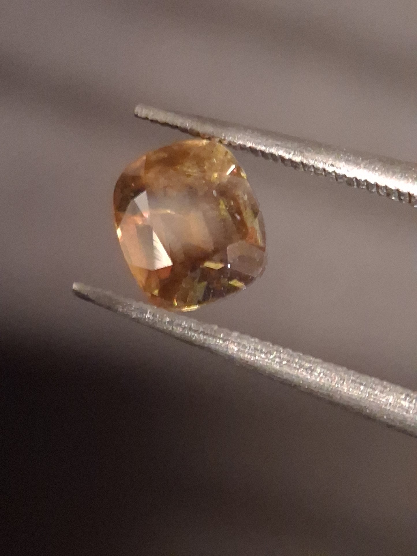 Natural sphene - 1.010 ct - cushion - unheated- greenish brownish yellow - Natural Gems Belgium