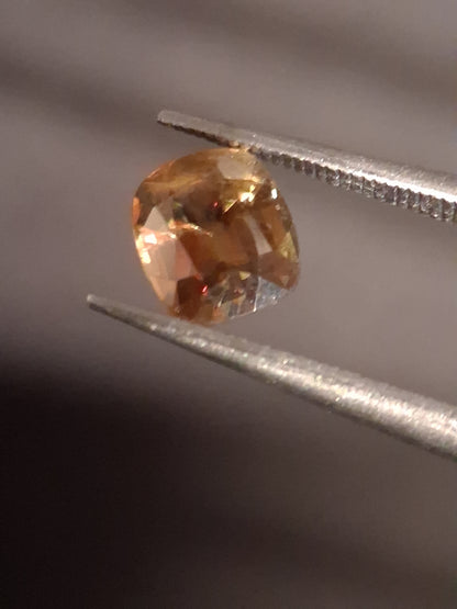 Natural sphene - 1.010 ct - cushion - unheated- greenish brownish yellow - Natural Gems Belgium