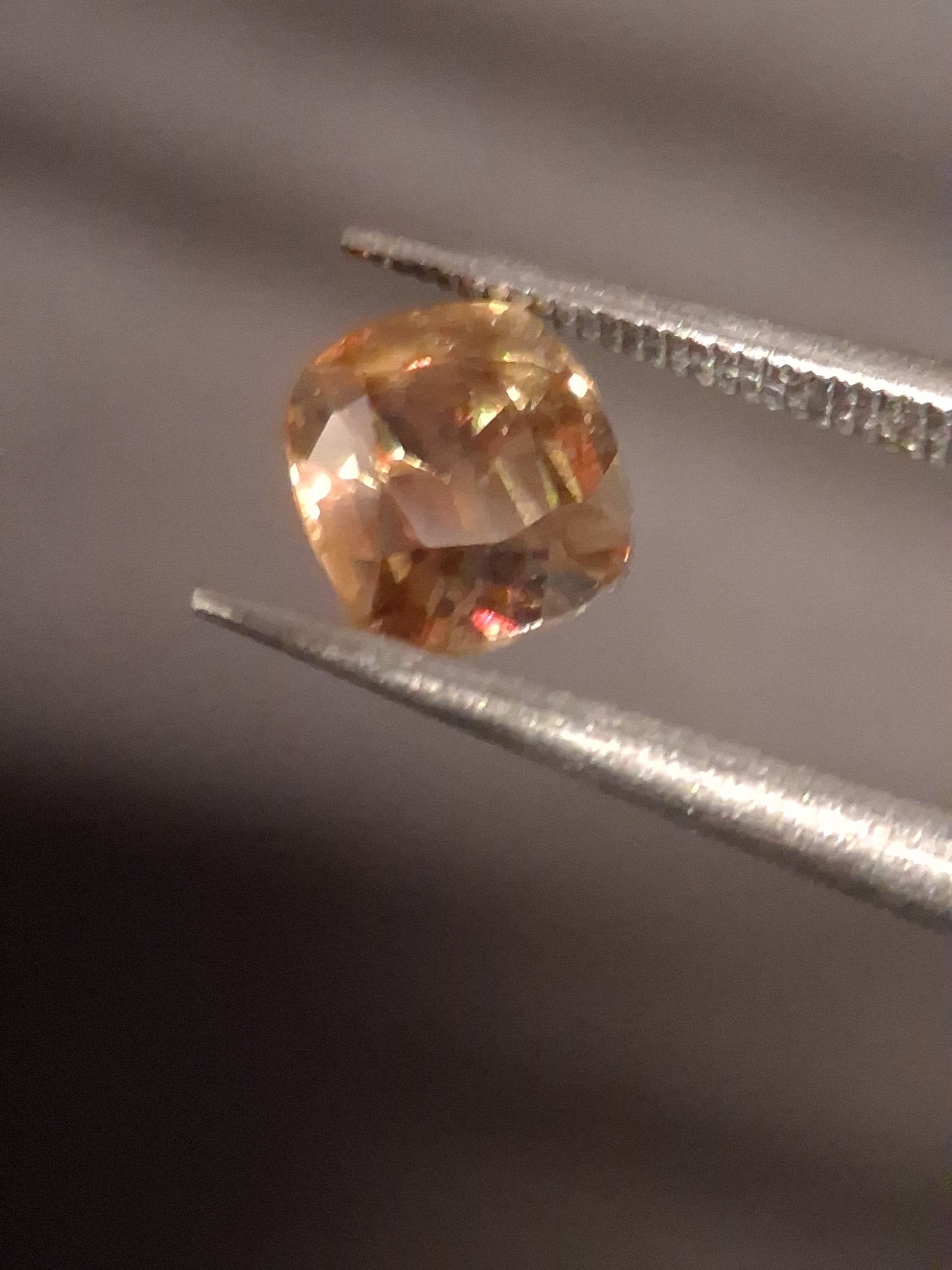Natural sphene - 1.010 ct - cushion - unheated- greenish brownish yellow - Natural Gems Belgium