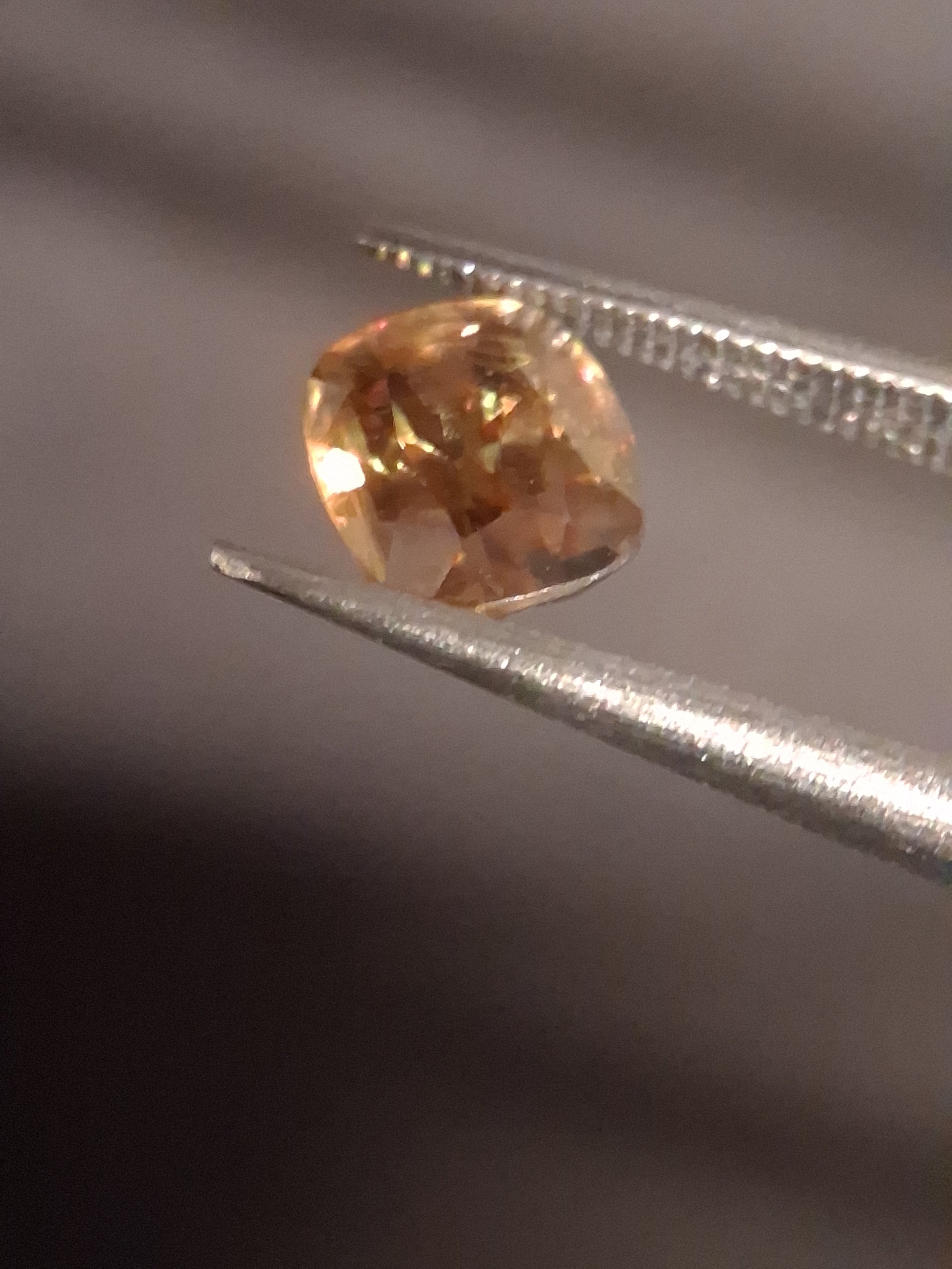Natural sphene - 1.010 ct - cushion - unheated- greenish brownish yellow - Natural Gems Belgium