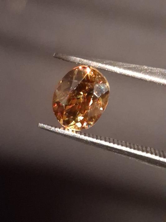 Natural sphene - 0.972 ct - oval - unheated- very high fire - Natural Gems Belgium