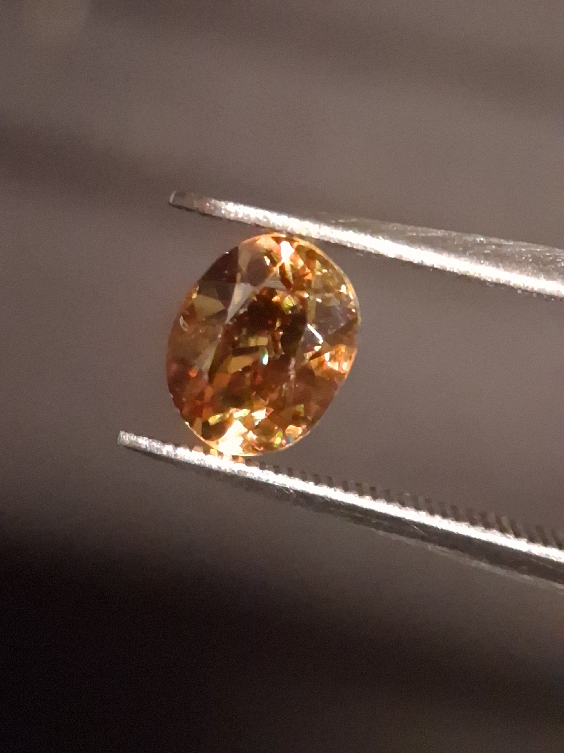 Natural sphene - 0.972 ct - oval - unheated- very high fire - Natural Gems Belgium