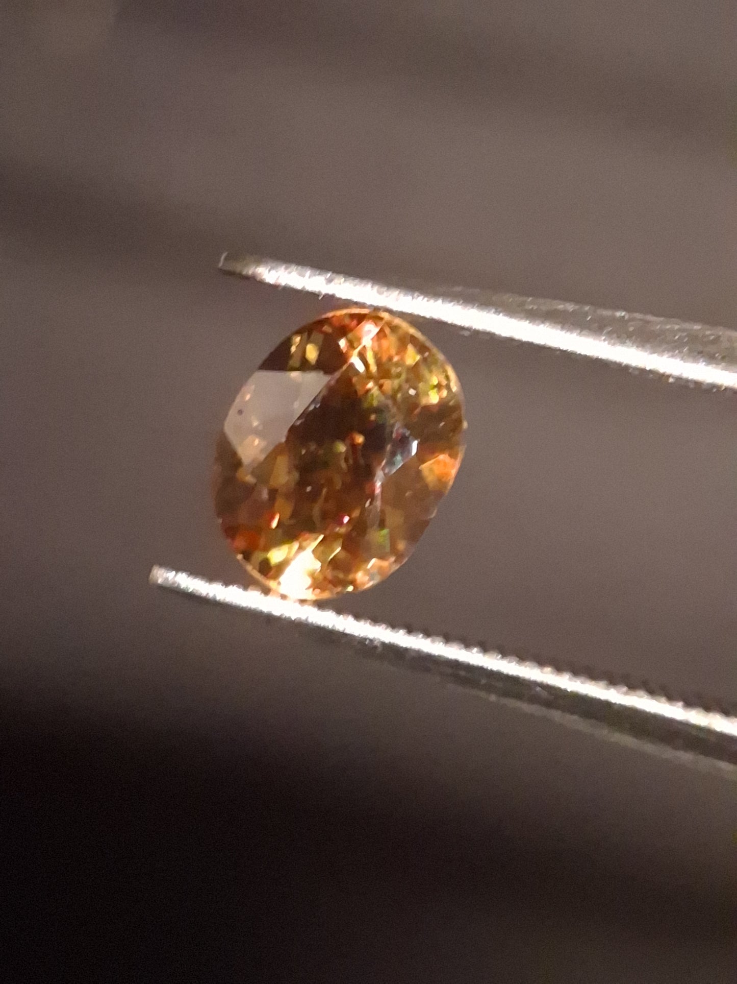 Natural sphene - 0.972 ct - oval - unheated- very high fire - Natural Gems Belgium