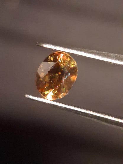 Natural sphene - 0.972 ct - oval - unheated- very high fire - Natural Gems Belgium