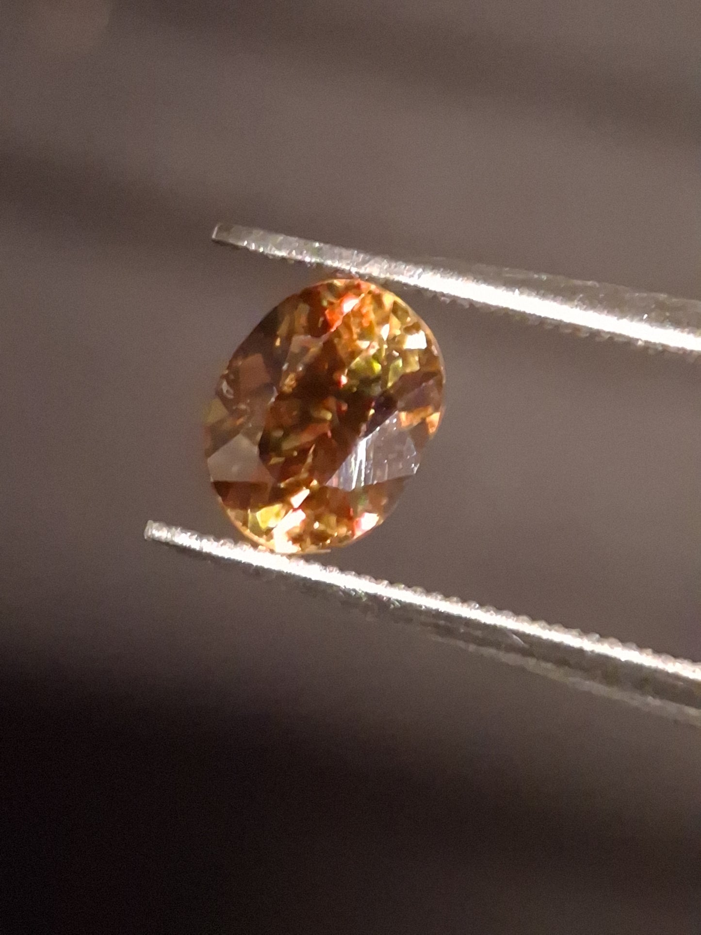 Natural sphene - 0.972 ct - oval - unheated- very high fire - Natural Gems Belgium