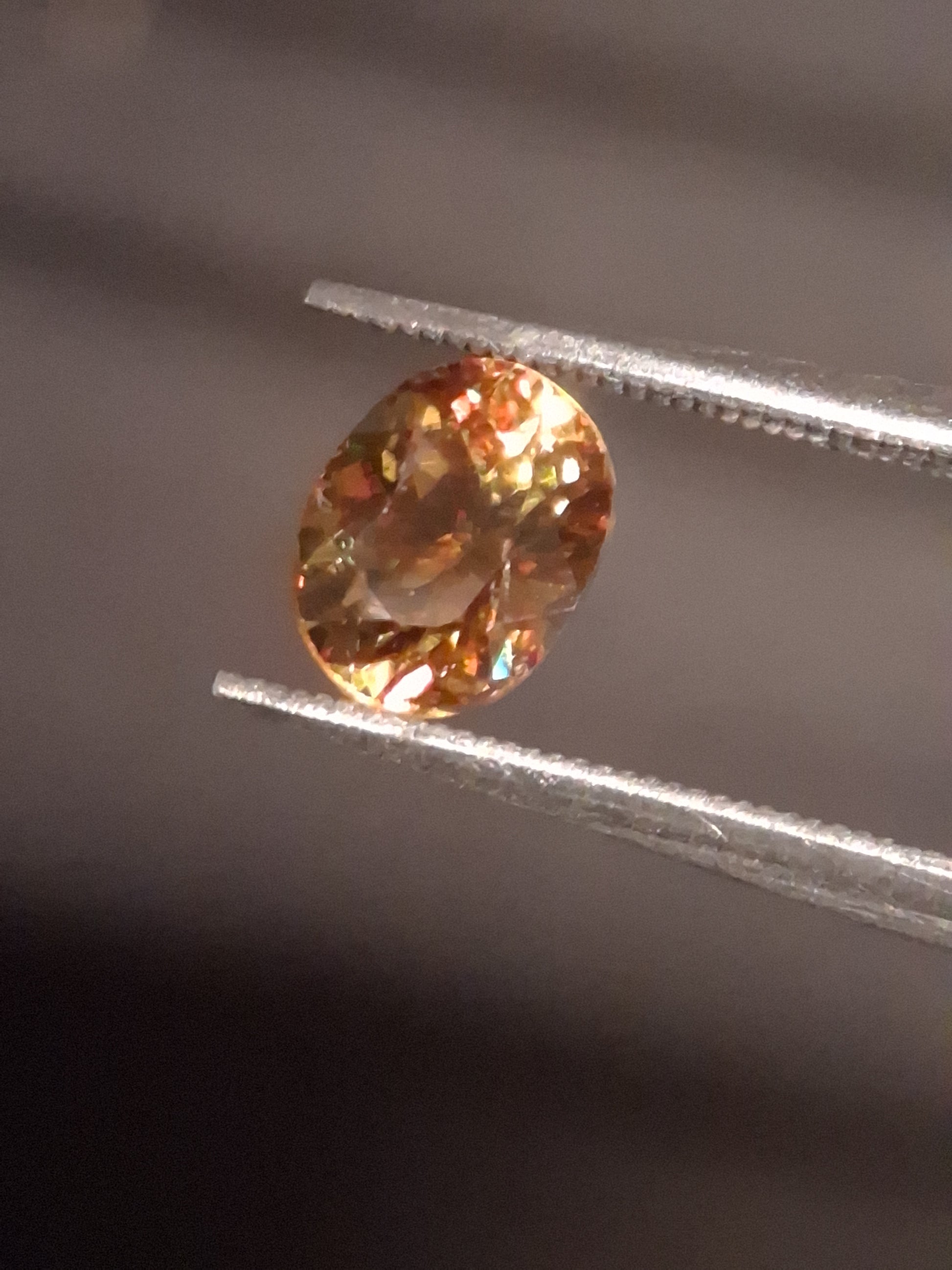 Natural sphene - 0.972 ct - oval - unheated- very high fire - Natural Gems Belgium