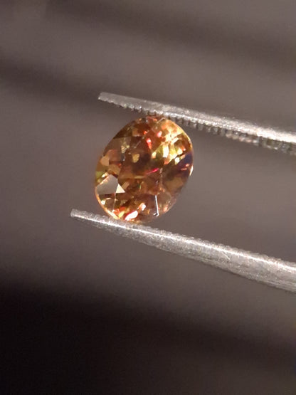 Natural sphene - 0.972 ct - oval - unheated- very high fire - Natural Gems Belgium