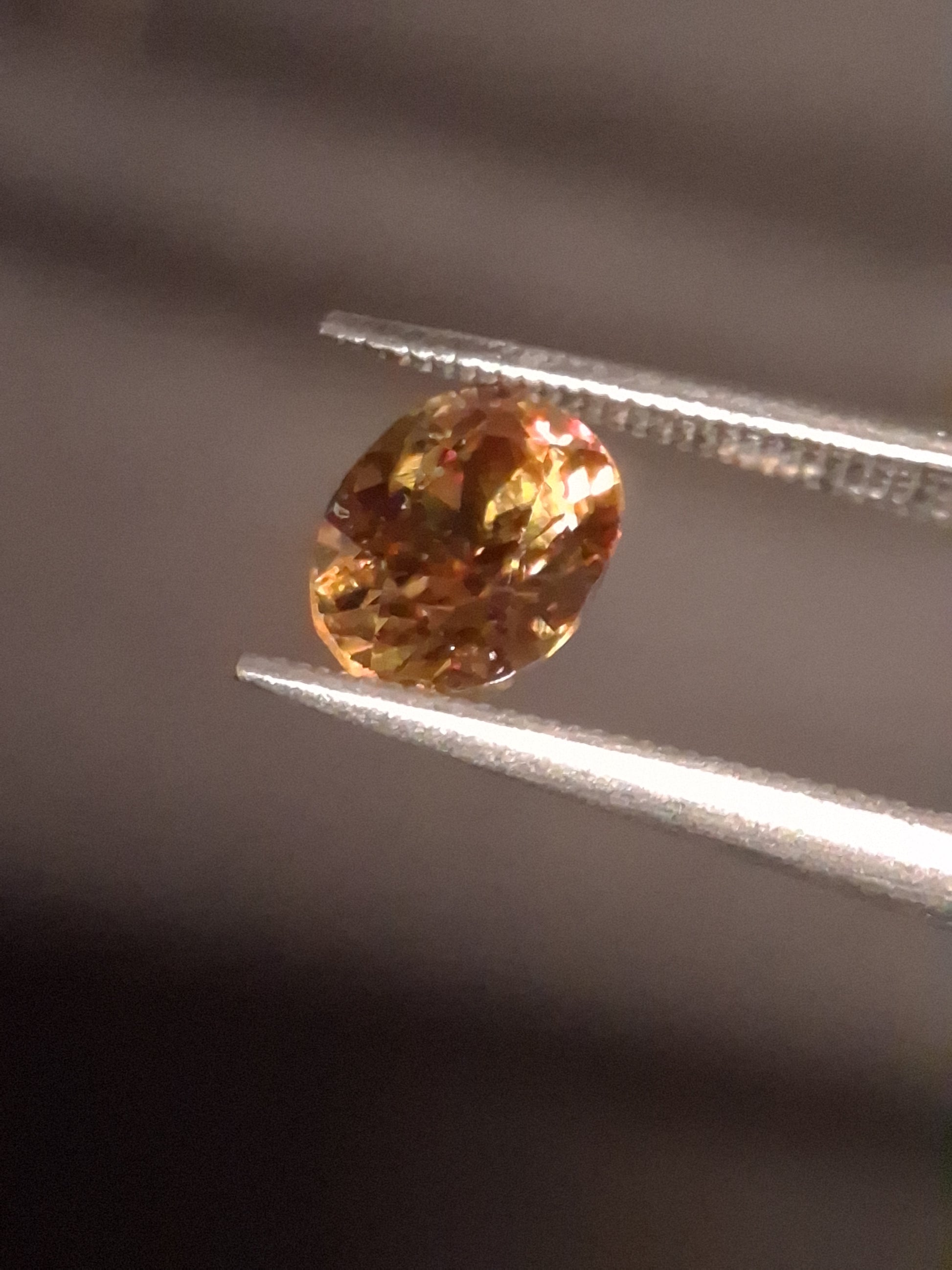 Natural sphene - 0.972 ct - oval - unheated- very high fire - Natural Gems Belgium