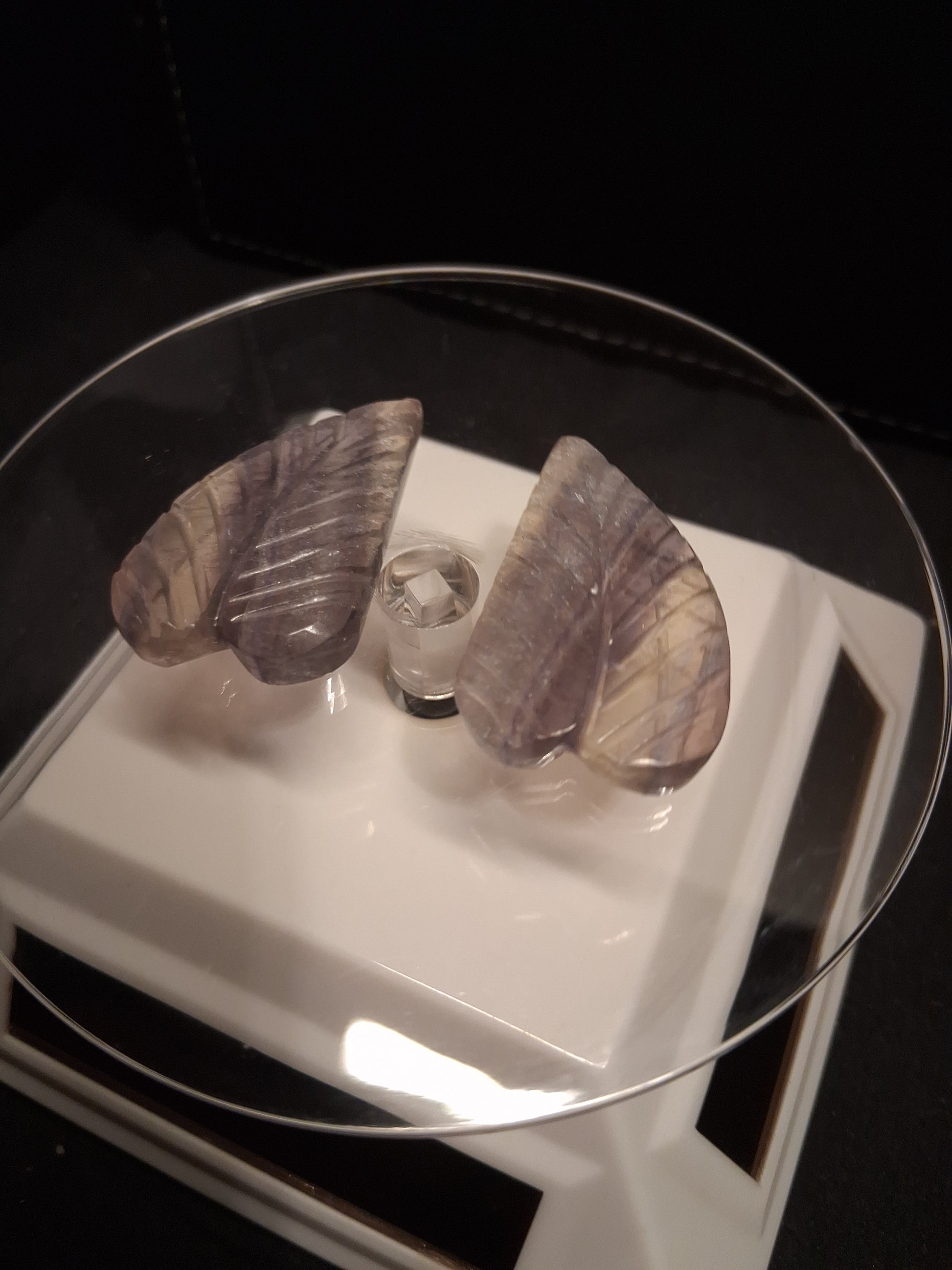 Natural Fluorite - bicolor - pair of leaves - 75 ct - handcarved - Natural Gems Belgium