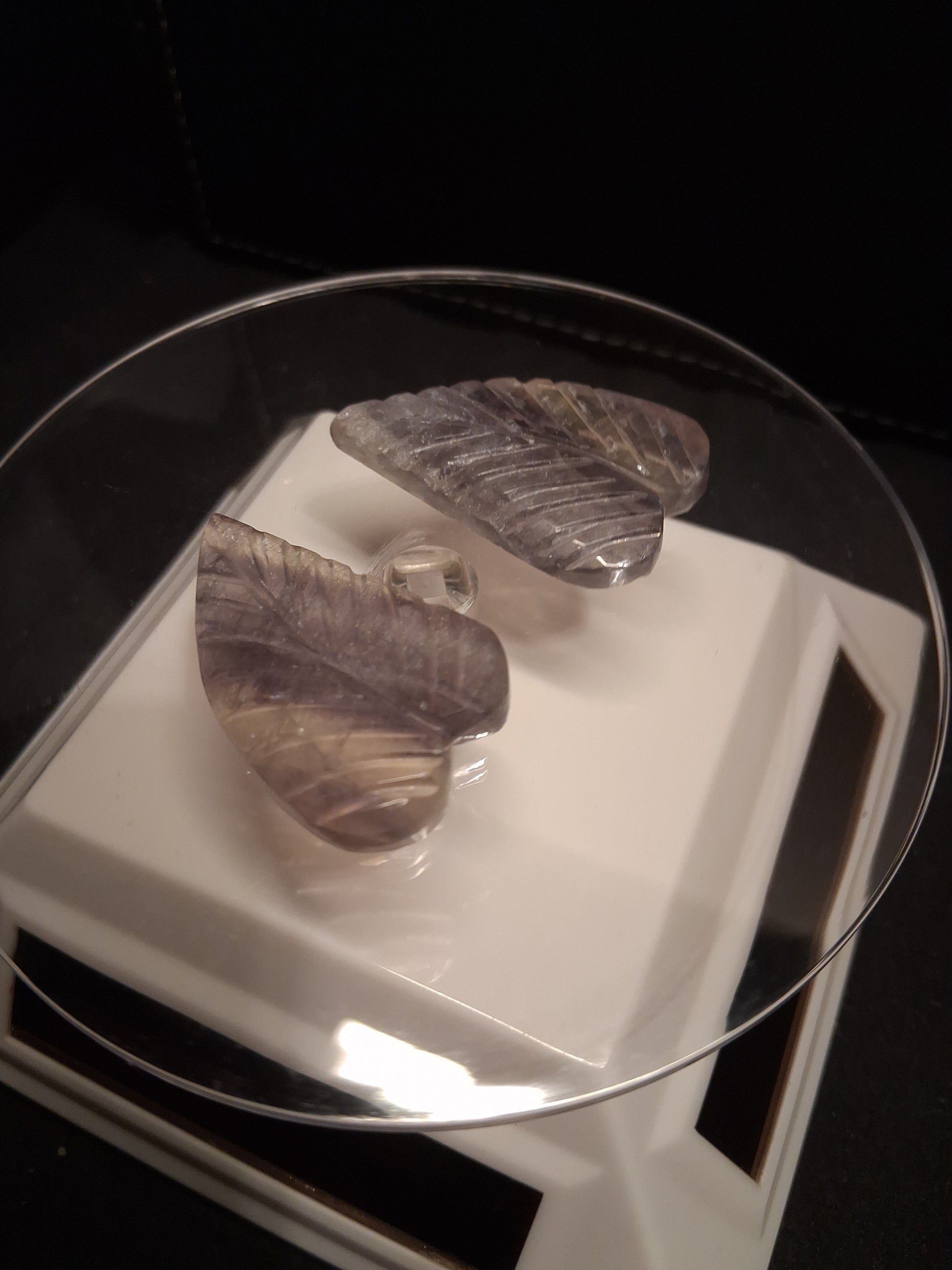 Natural Fluorite - bicolor - pair of leaves - 75 ct - handcarved - Natural Gems Belgium