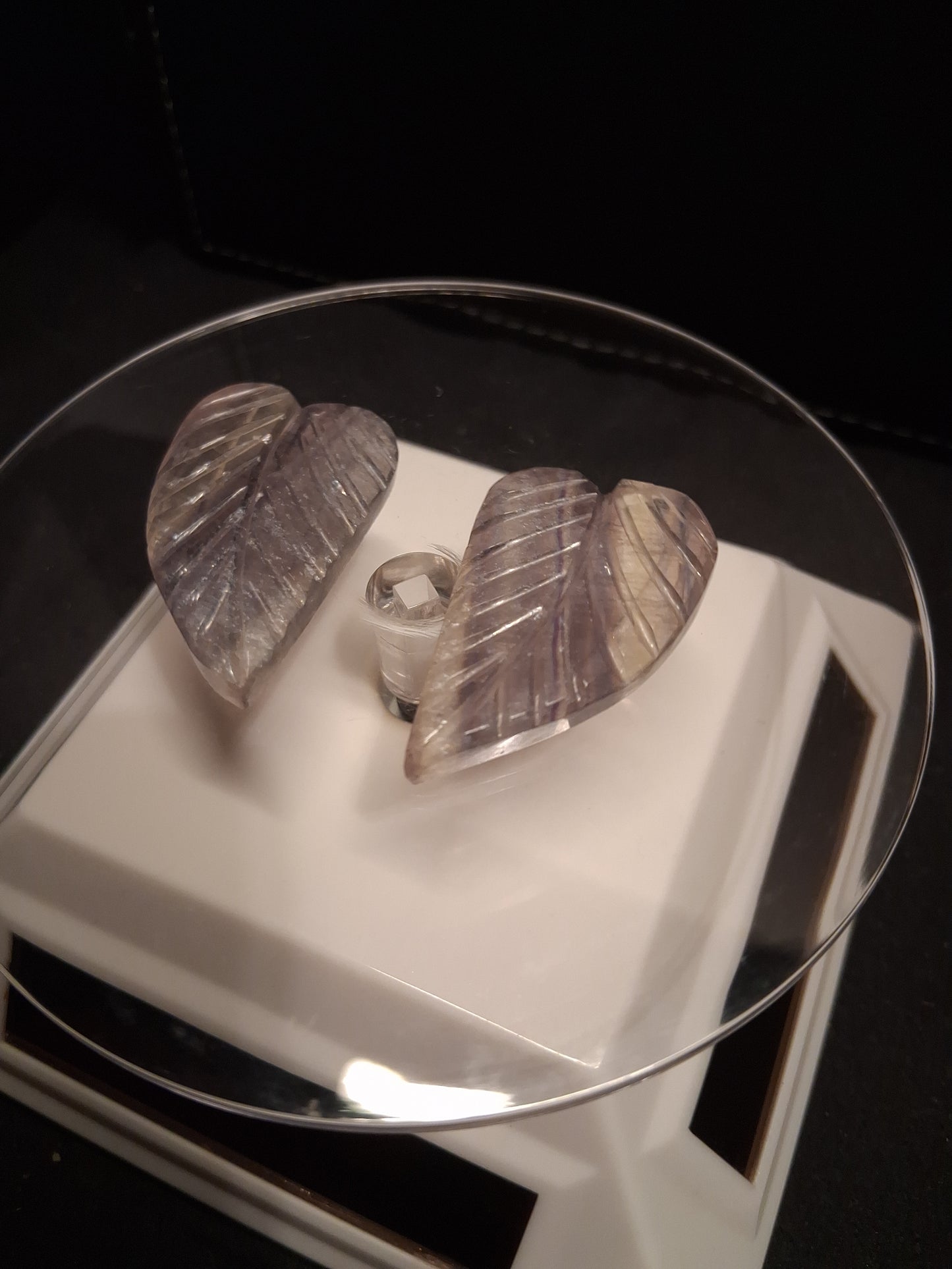 Natural Fluorite - bicolor - pair of leaves - 75 ct - handcarved - Natural Gems Belgium