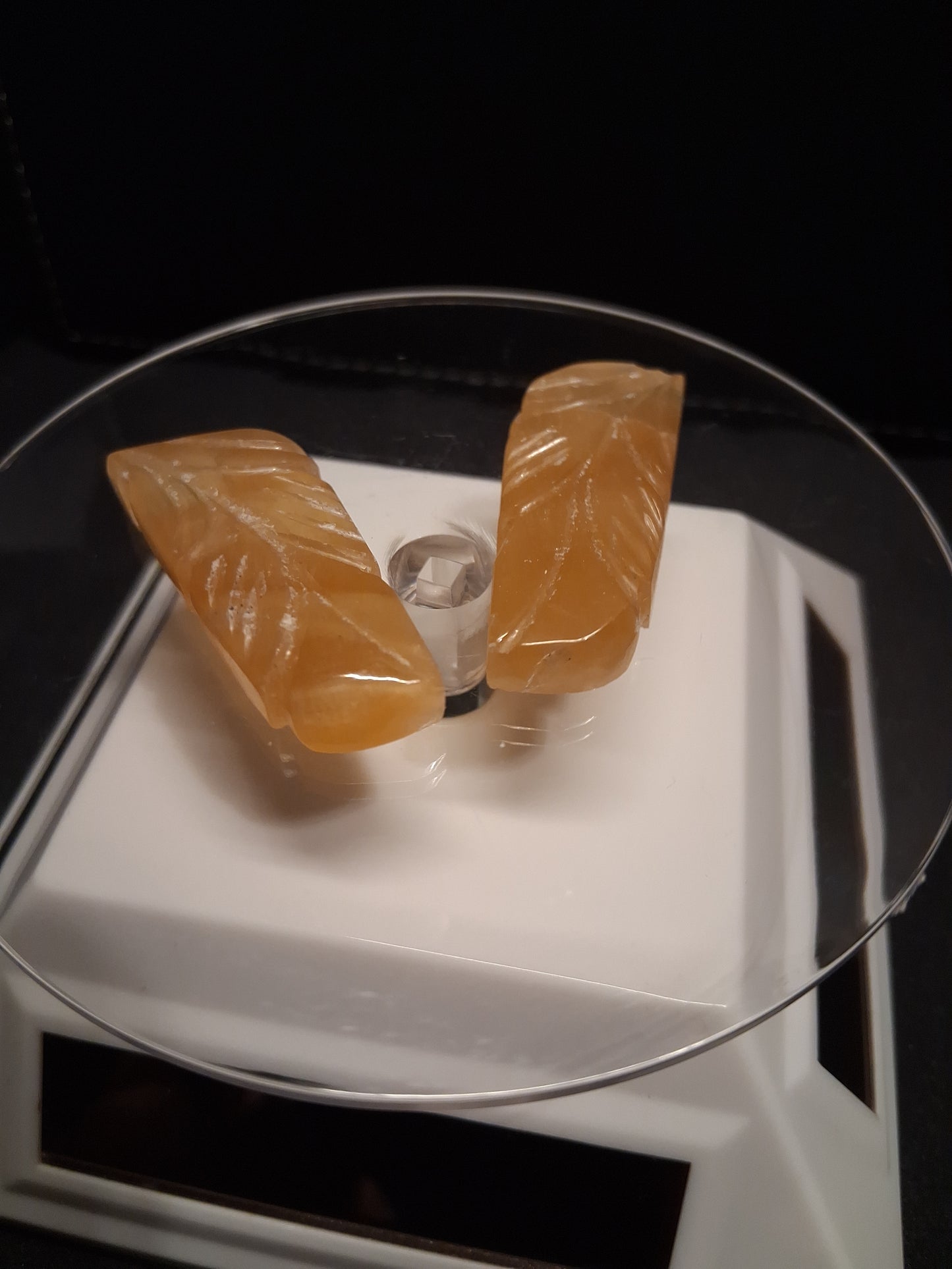 Natural Fluorite - yellow - pair of leaves - 80 ct - handcarved