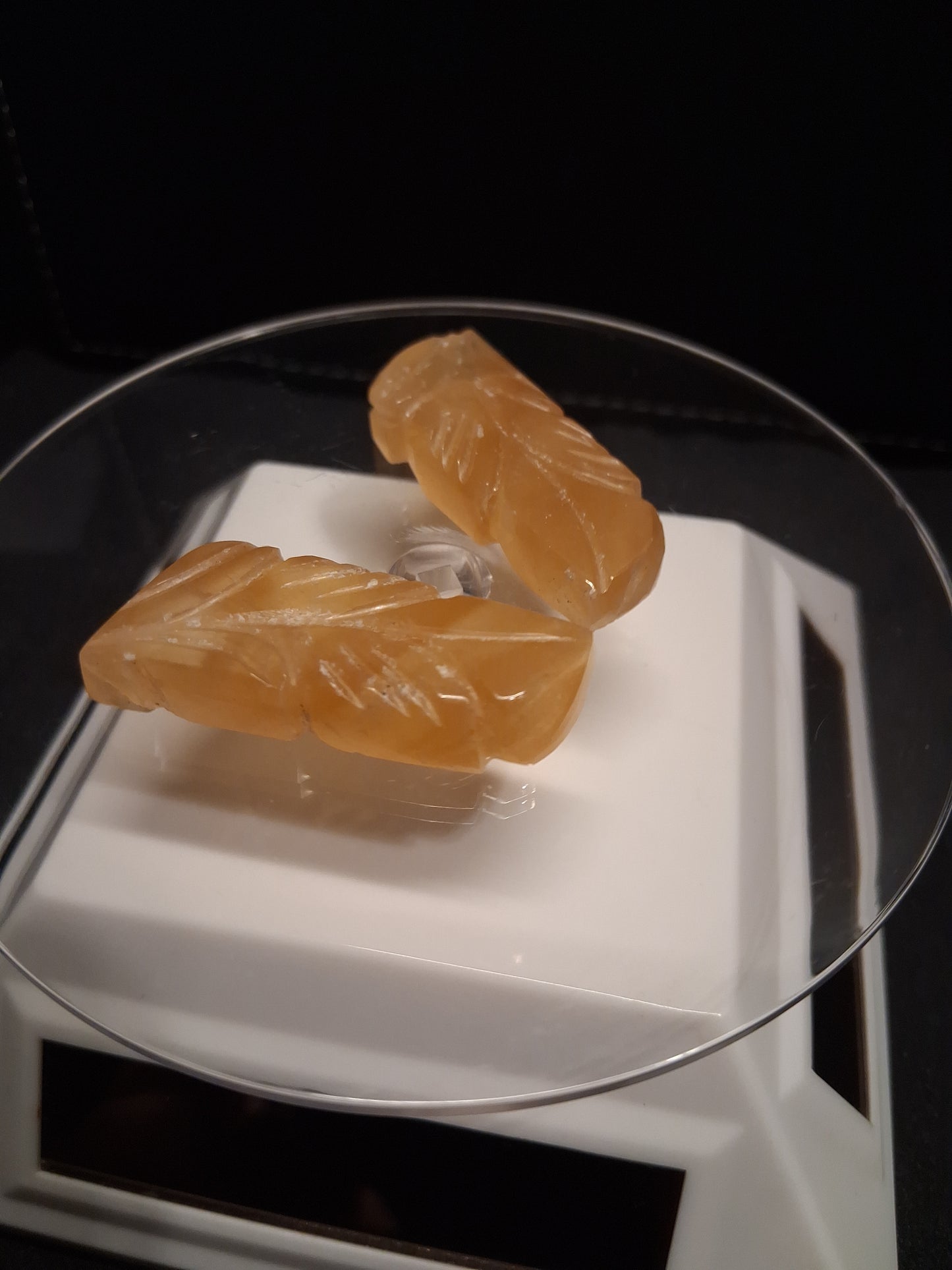 Natural Fluorite - yellow - pair of leaves - 80 ct - handcarved