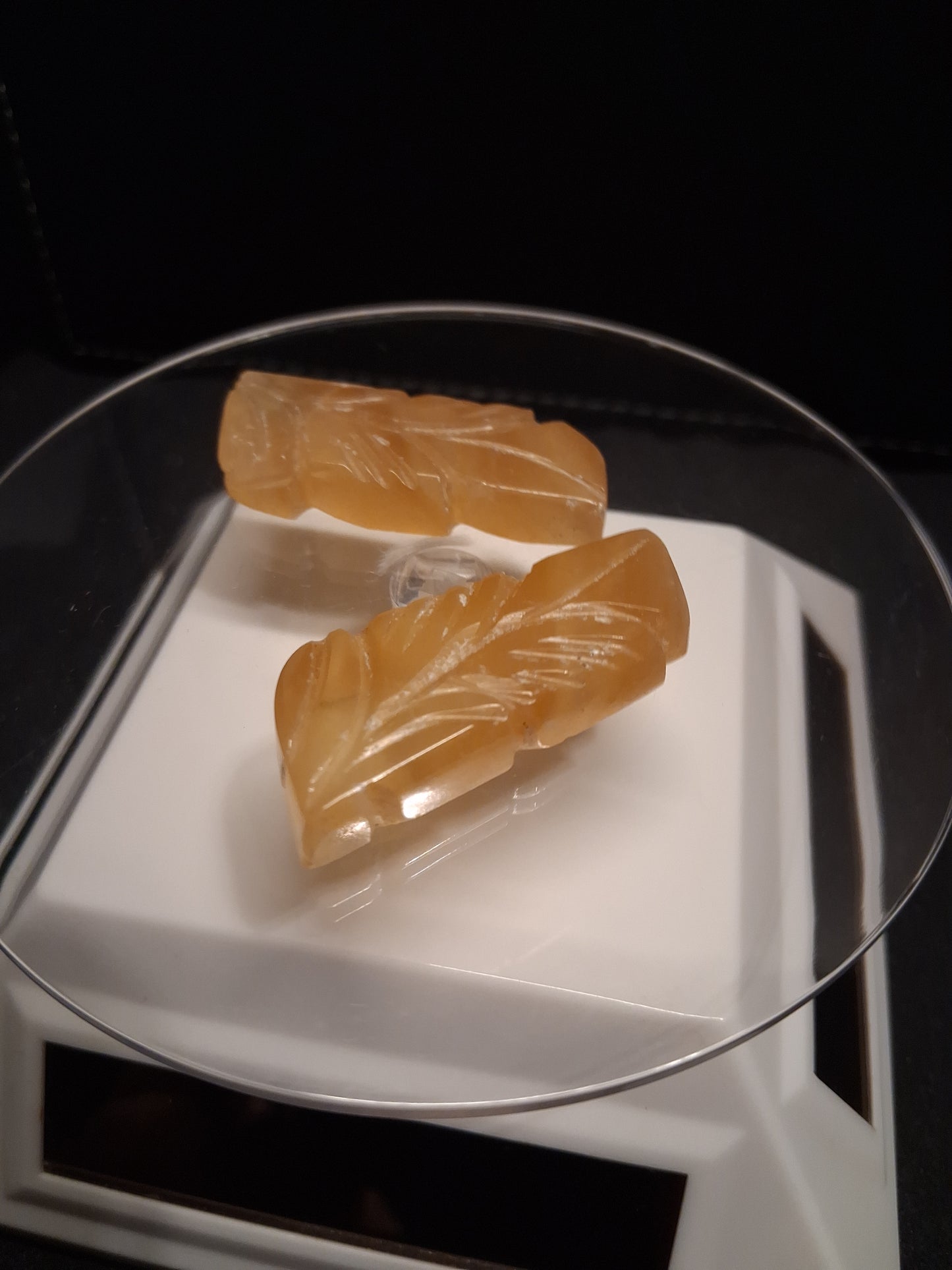 Natural Fluorite - yellow - pair of leaves - 80 ct - handcarved