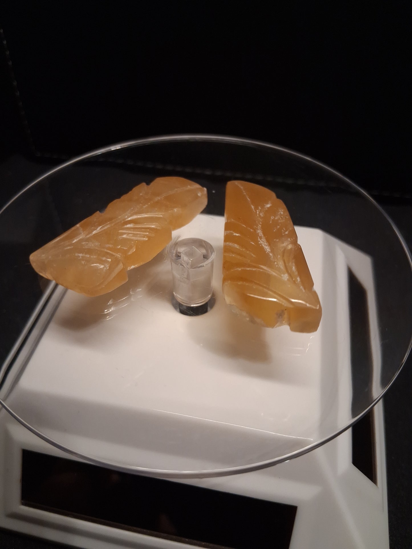 Natural Fluorite - yellow - pair of leaves - 80 ct - handcarved