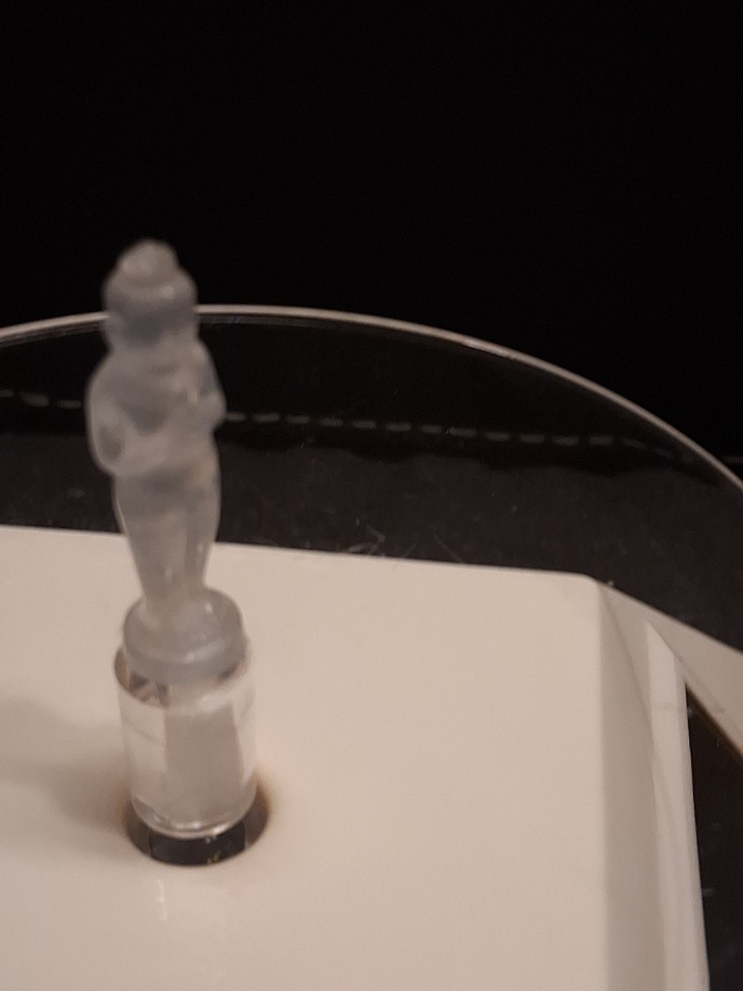 Handcarved Guardian Angel in white Quartz - decoration or meditation - 3 cm - Natural Gems Belgium