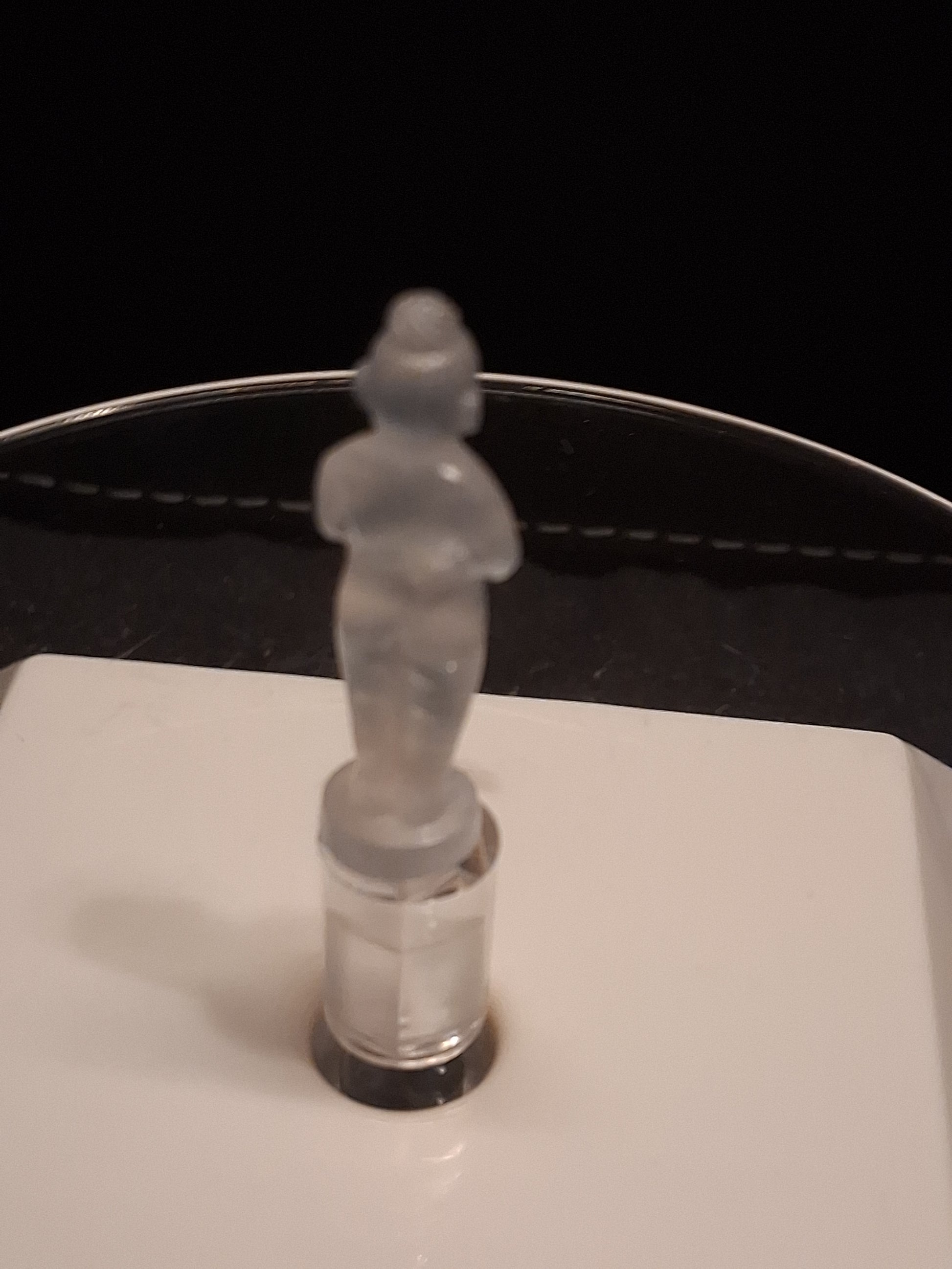 Handcarved Guardian Angel in white Quartz - decoration or meditation - 3 cm - Natural Gems Belgium