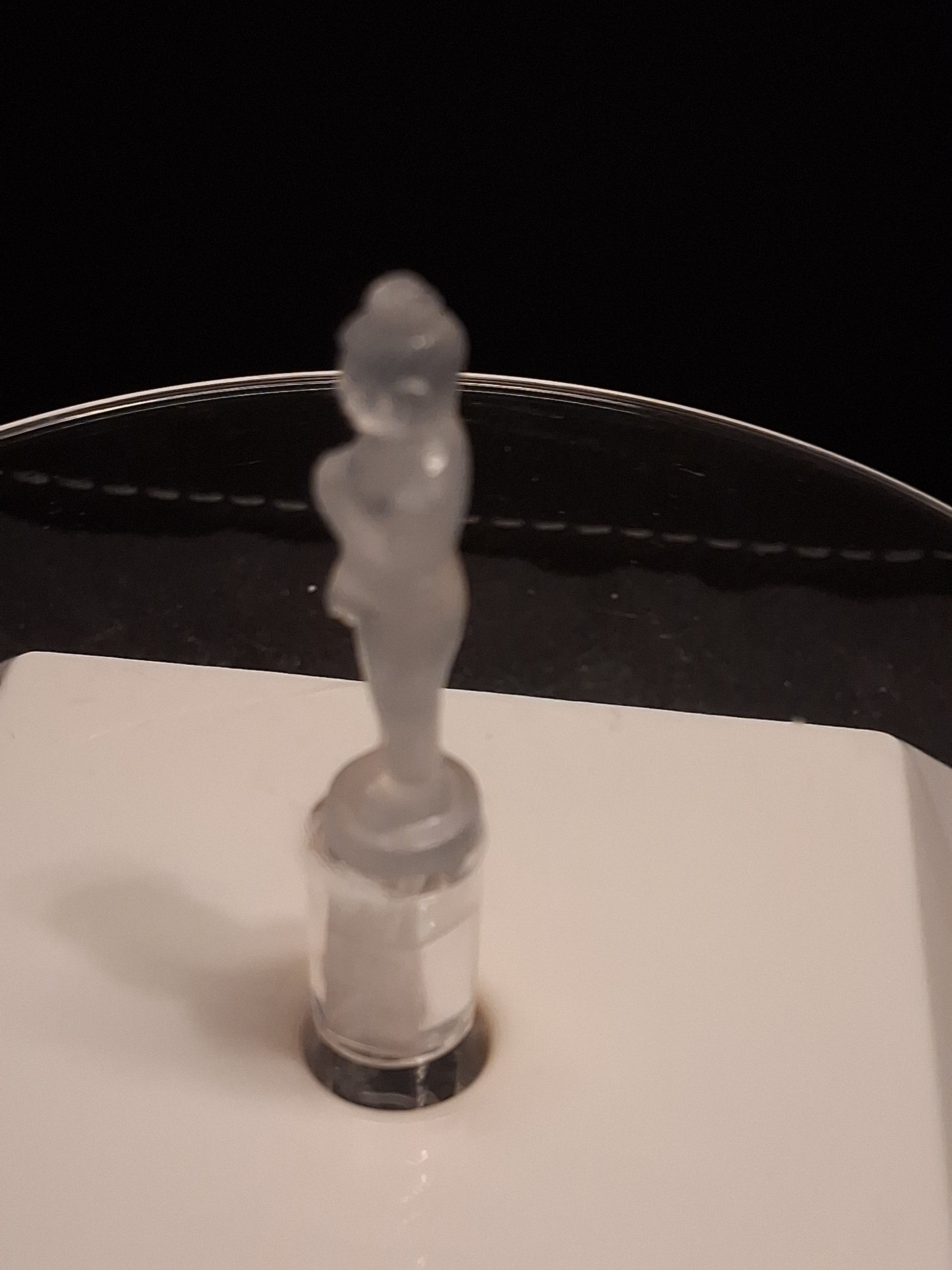 Handcarved Guardian Angel in white Quartz - decoration or meditation - 3 cm - Natural Gems Belgium