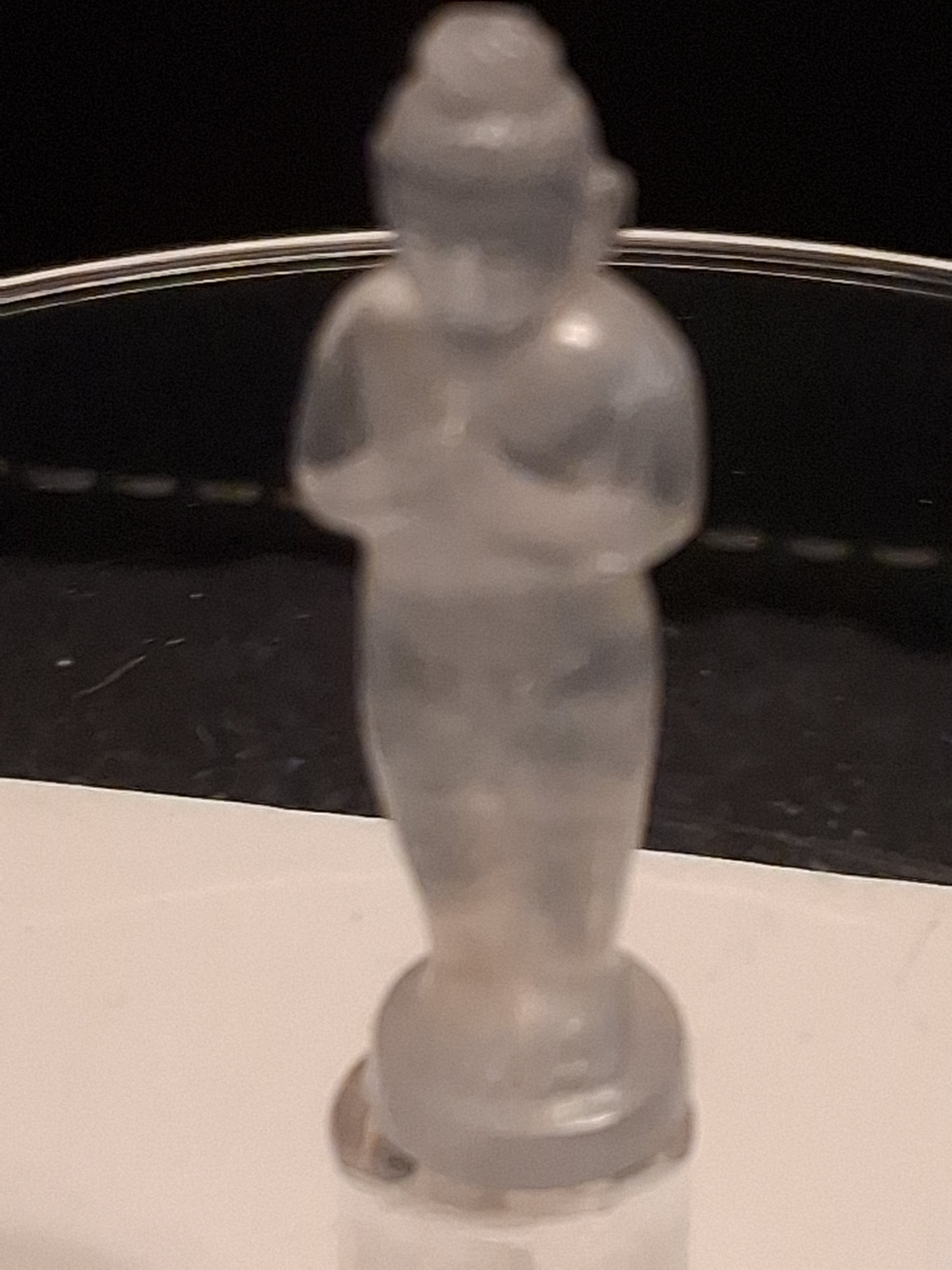 Handcarved Guardian Angel in white Quartz - decoration or meditation - 3 cm - Natural Gems Belgium