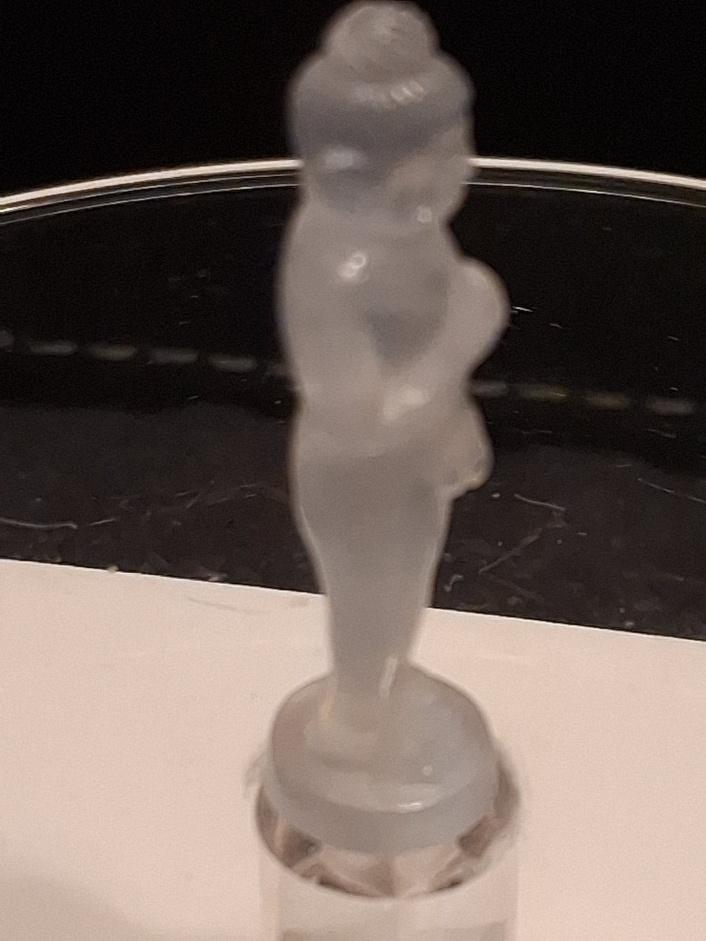 Handcarved Guardian Angel in white Quartz - decoration or meditation - 3 cm - Natural Gems Belgium