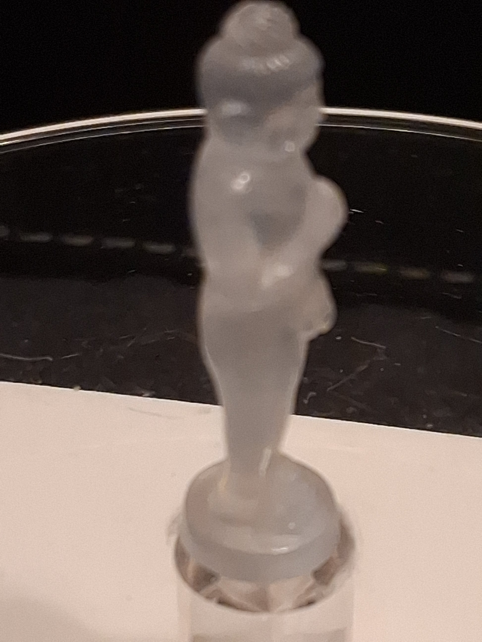 Handcarved Guardian Angel in white Quartz - decoration or meditation - 3 cm - Natural Gems Belgium