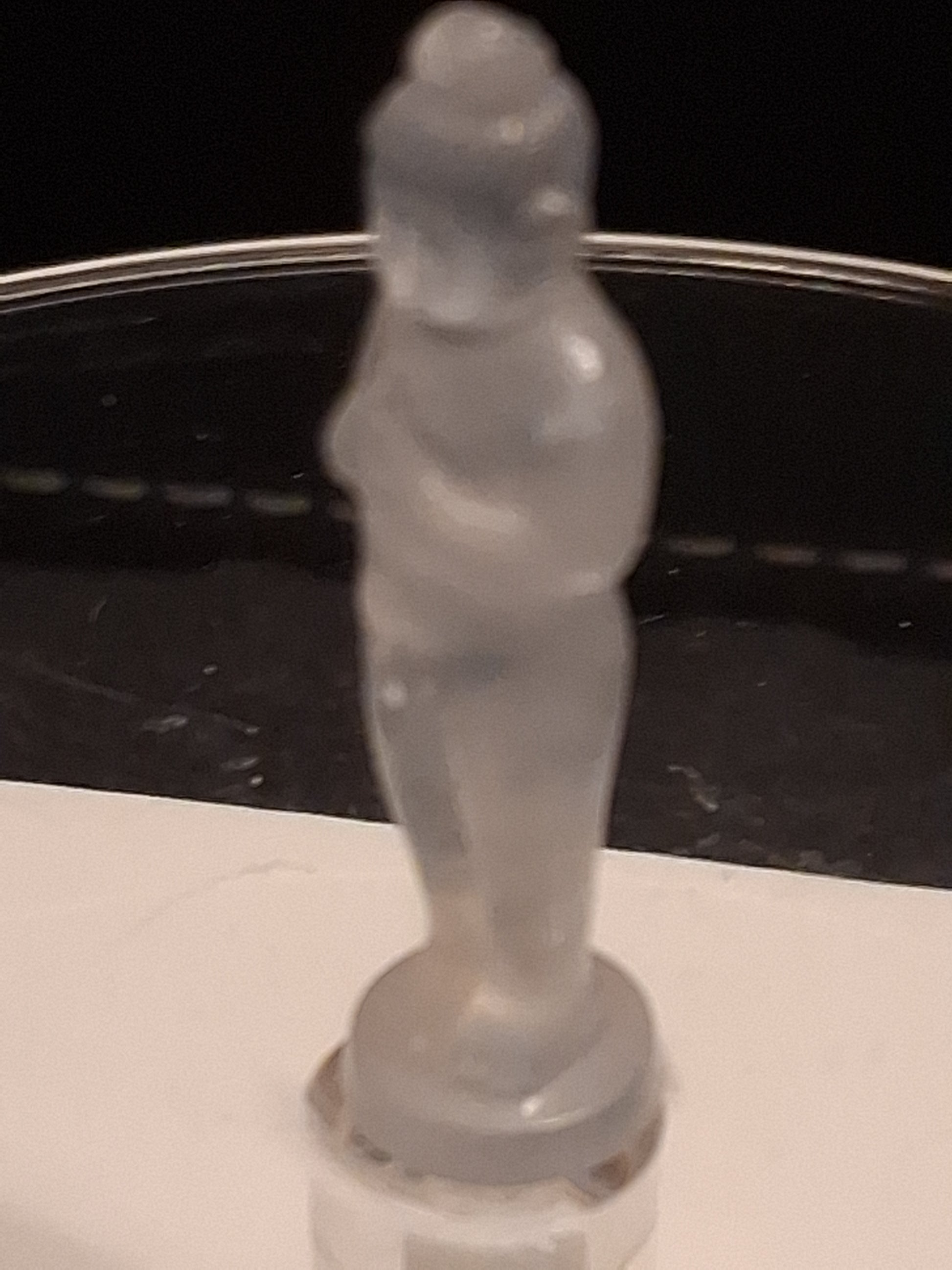 Handcarved Guardian Angel in white Quartz - decoration or meditation - 3 cm - Natural Gems Belgium